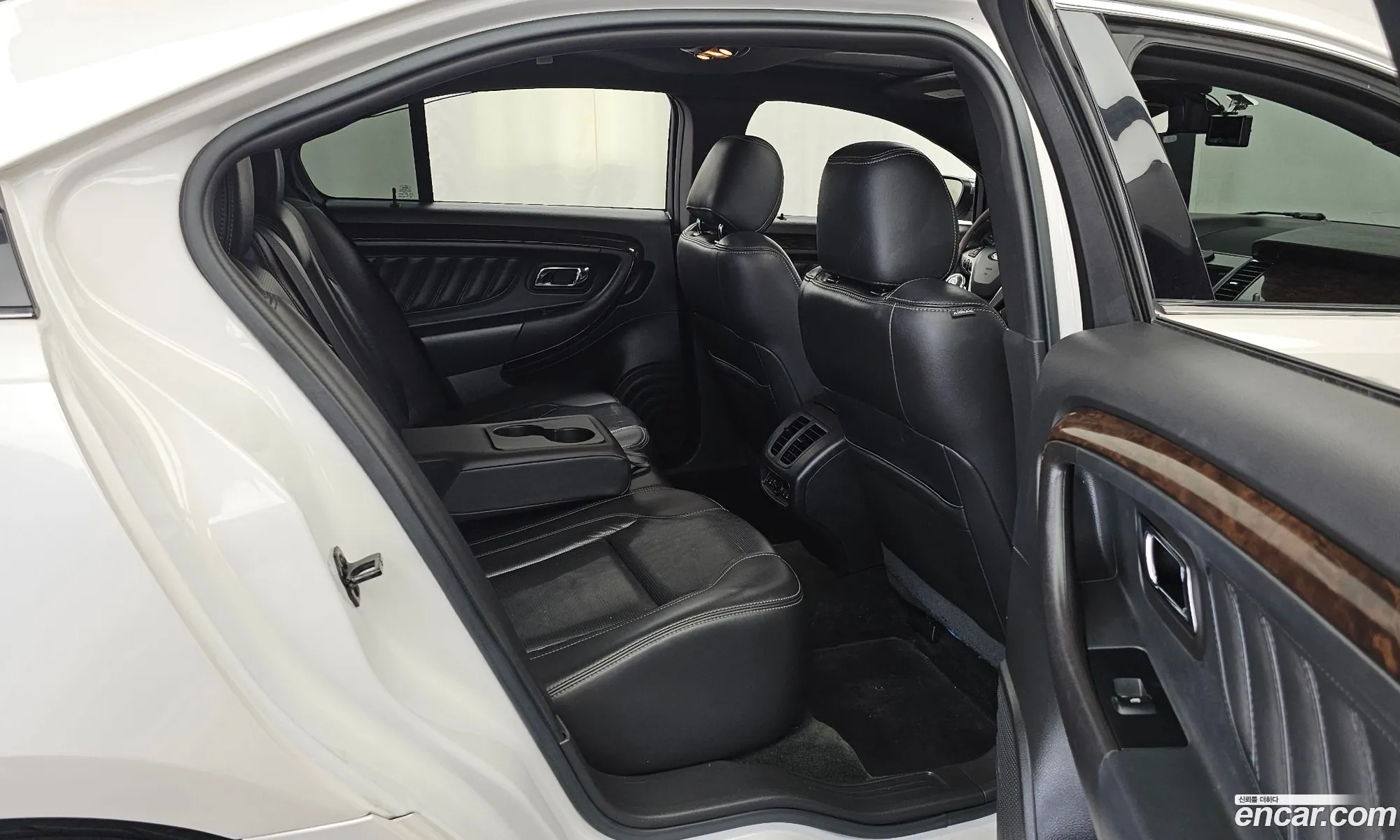 Ford Taurus 2017 1FAHP2F93HG106158 — 20