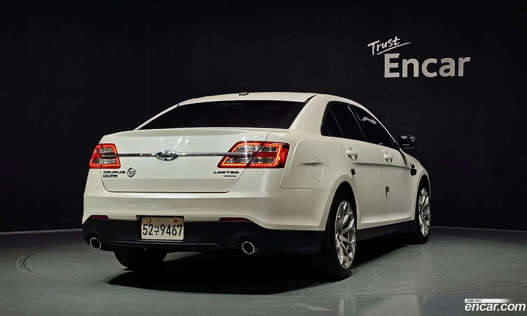 Ford Taurus 2017 1FAHP2F93HG106158 — 4