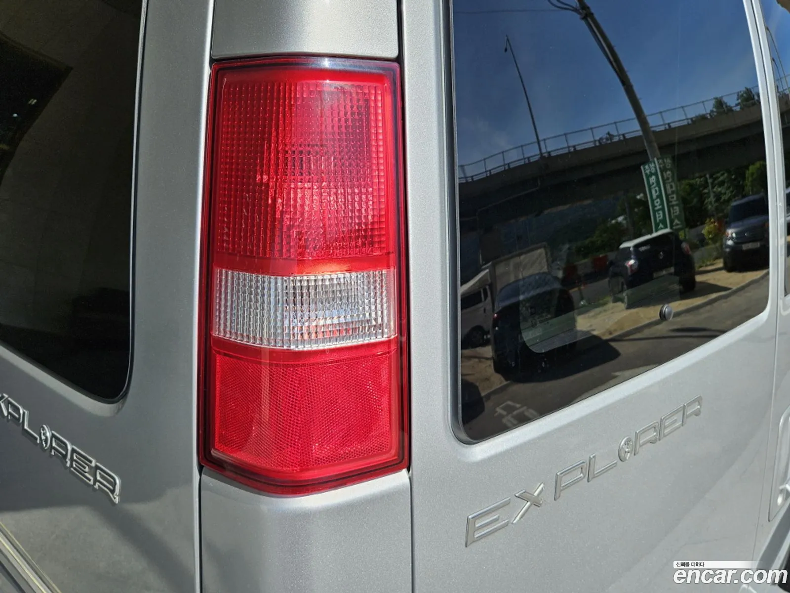 Chevrolet Express Van 2019 — 19