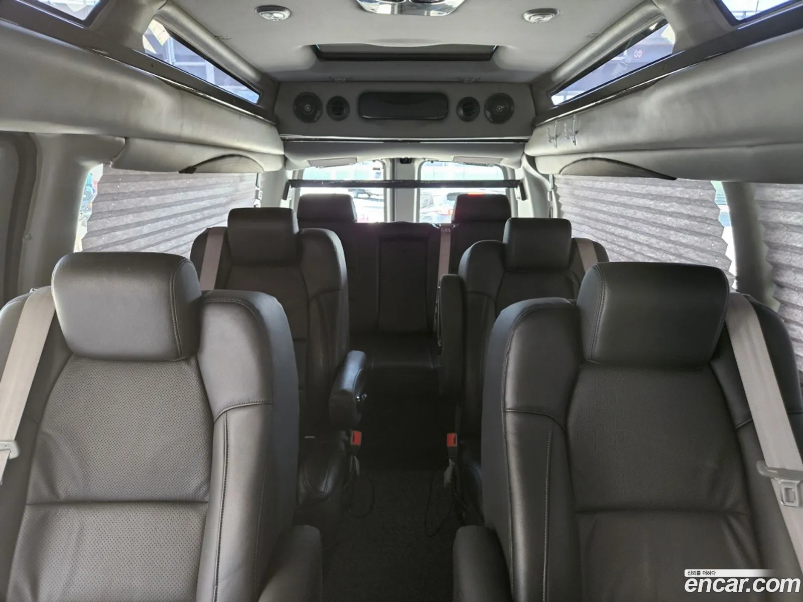 Chevrolet Express Van 2019 — 3