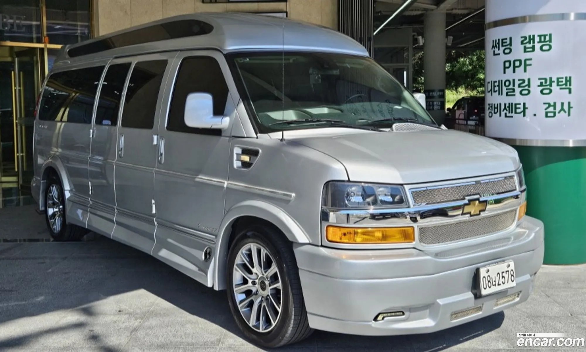 Chevrolet Express Van 2019 — 20