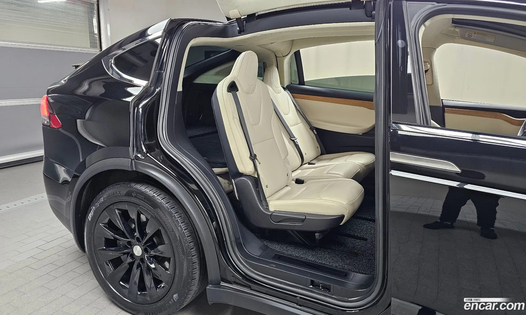 Tesla Model X 2019 5YJXCAE21KF146773 — 11