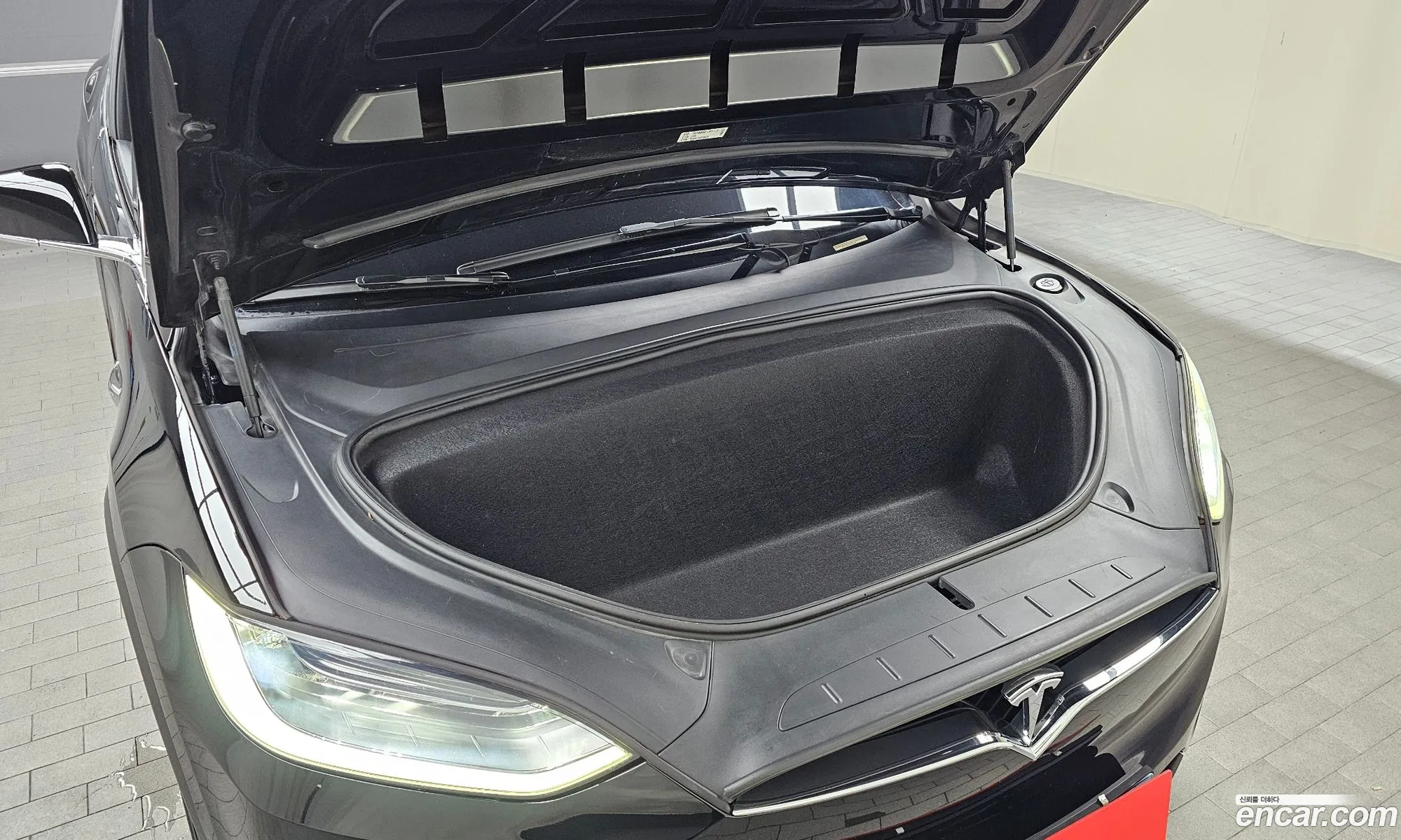 Tesla Model X 2019 5YJXCAE21KF146773 — 10