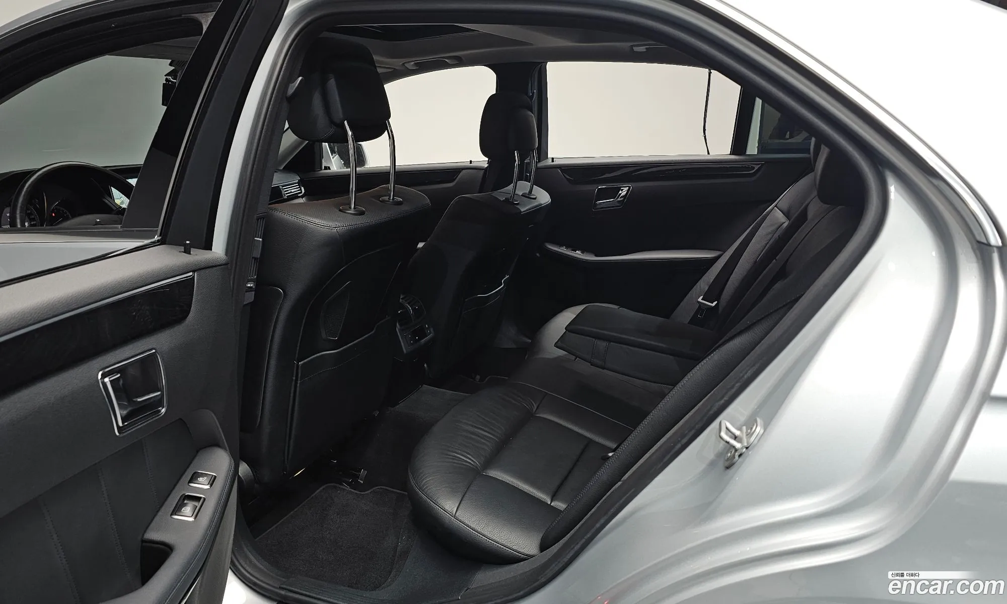 Mercedes-Benz E-Class W212 2011 WDDHF8HB9BA365253 — 16