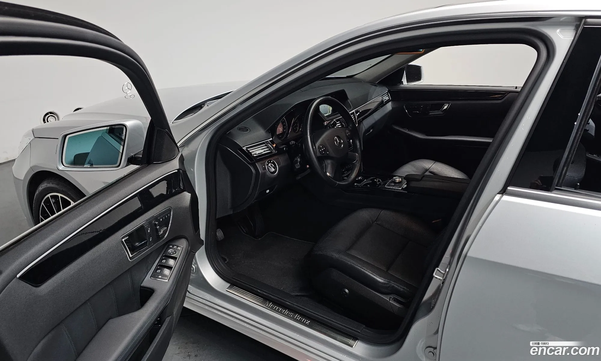 Mercedes-Benz E-Class W212 2011 WDDHF8HB9BA365253 — 2
