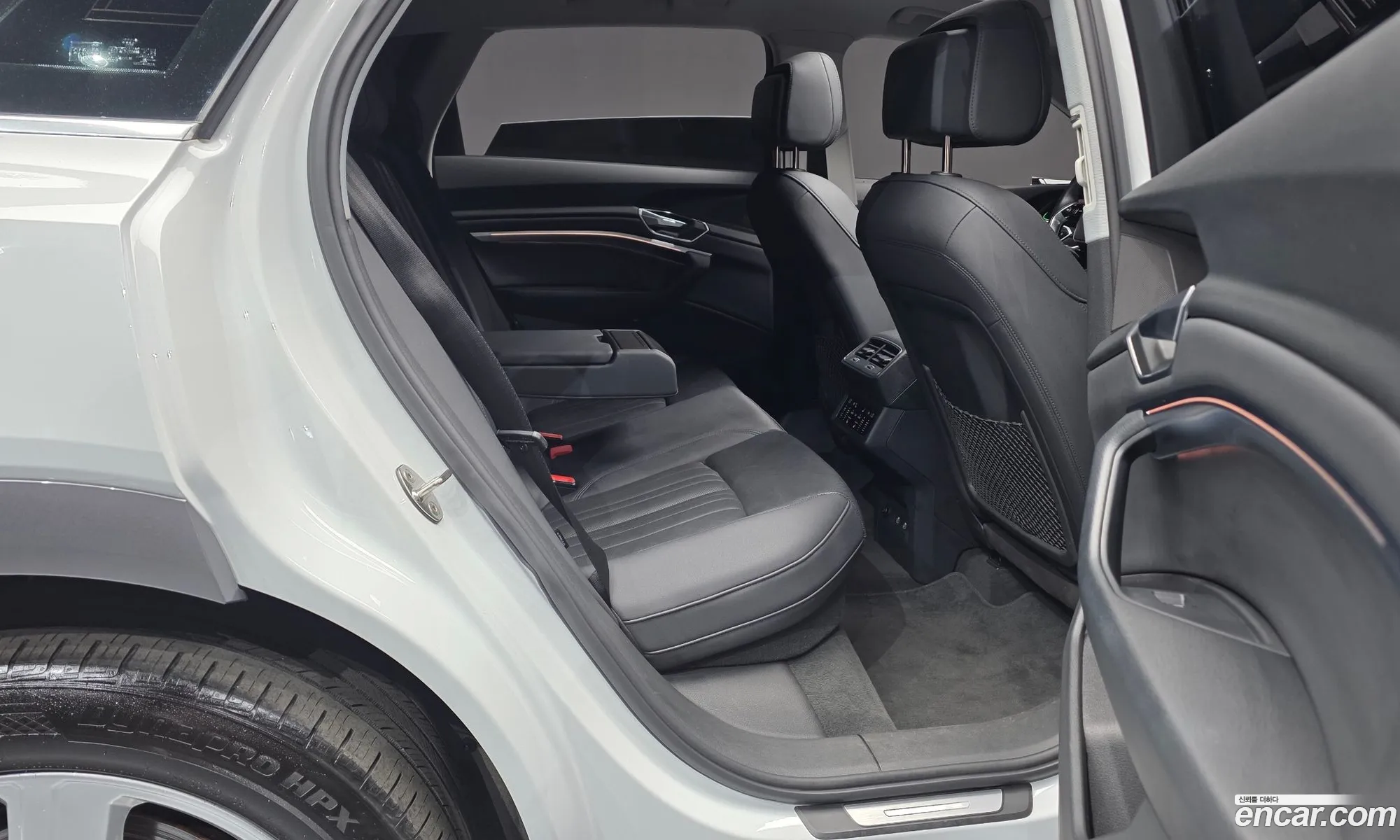 Audi e-tron 2022 WAUZZZGE1NB025257 — 11