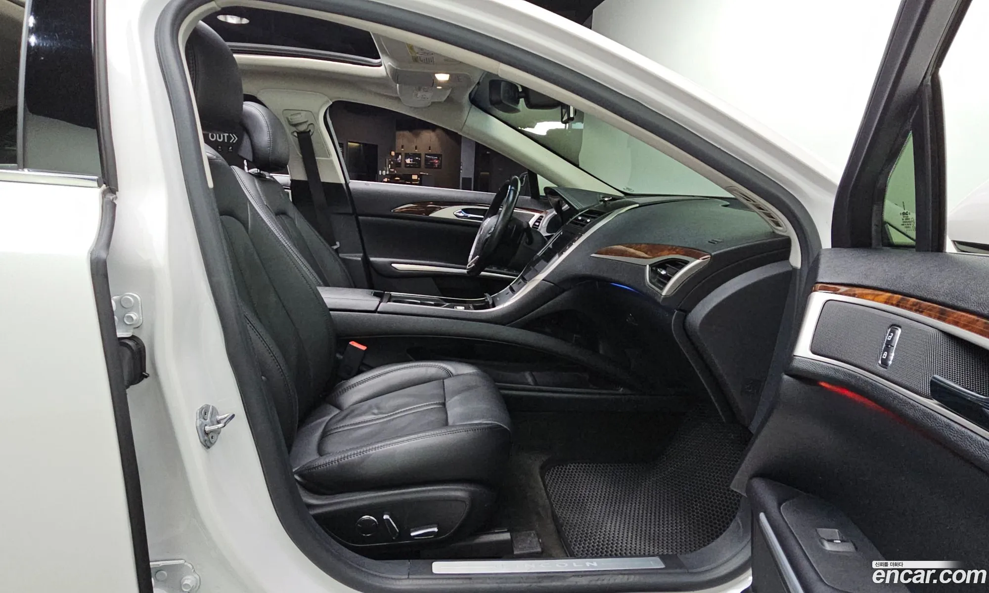 Lincoln MKZ 2016 3LN6L2G98GR626354 — 12