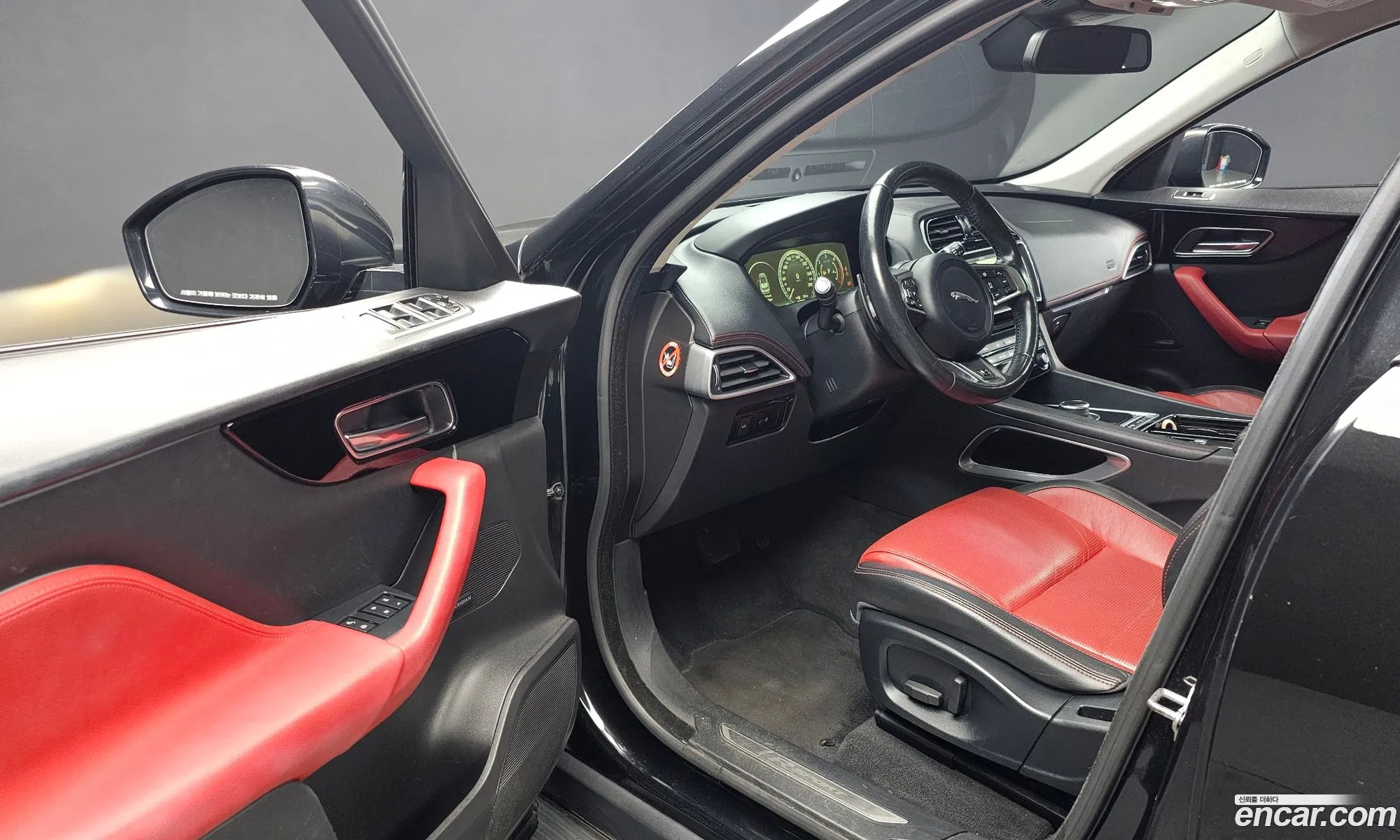 Jaguar F-Pace 2016 SADCA2BN9HA047598 — 14