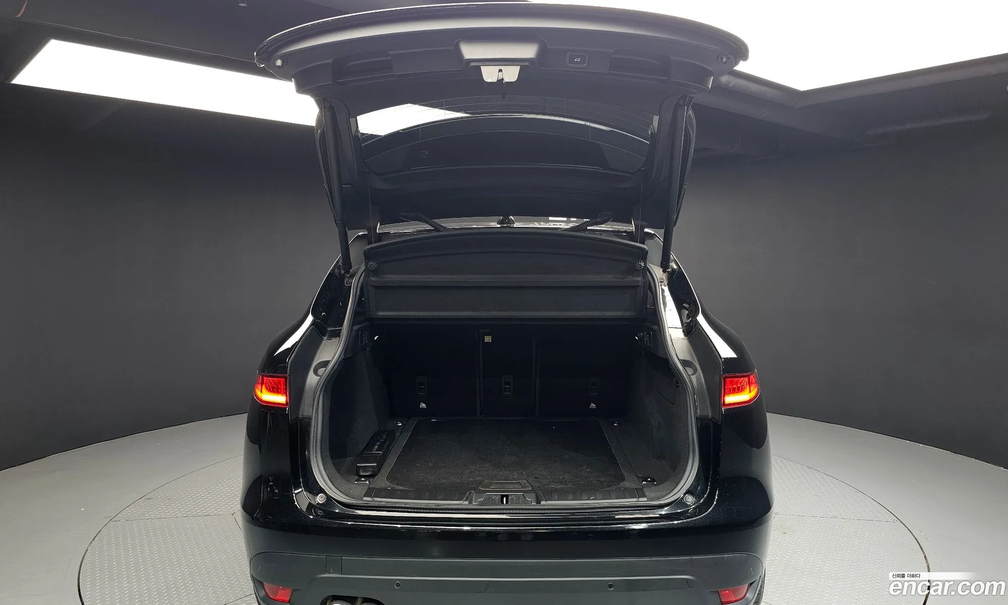 Jaguar F-Pace 2016 SADCA2BN9HA047598 — 3