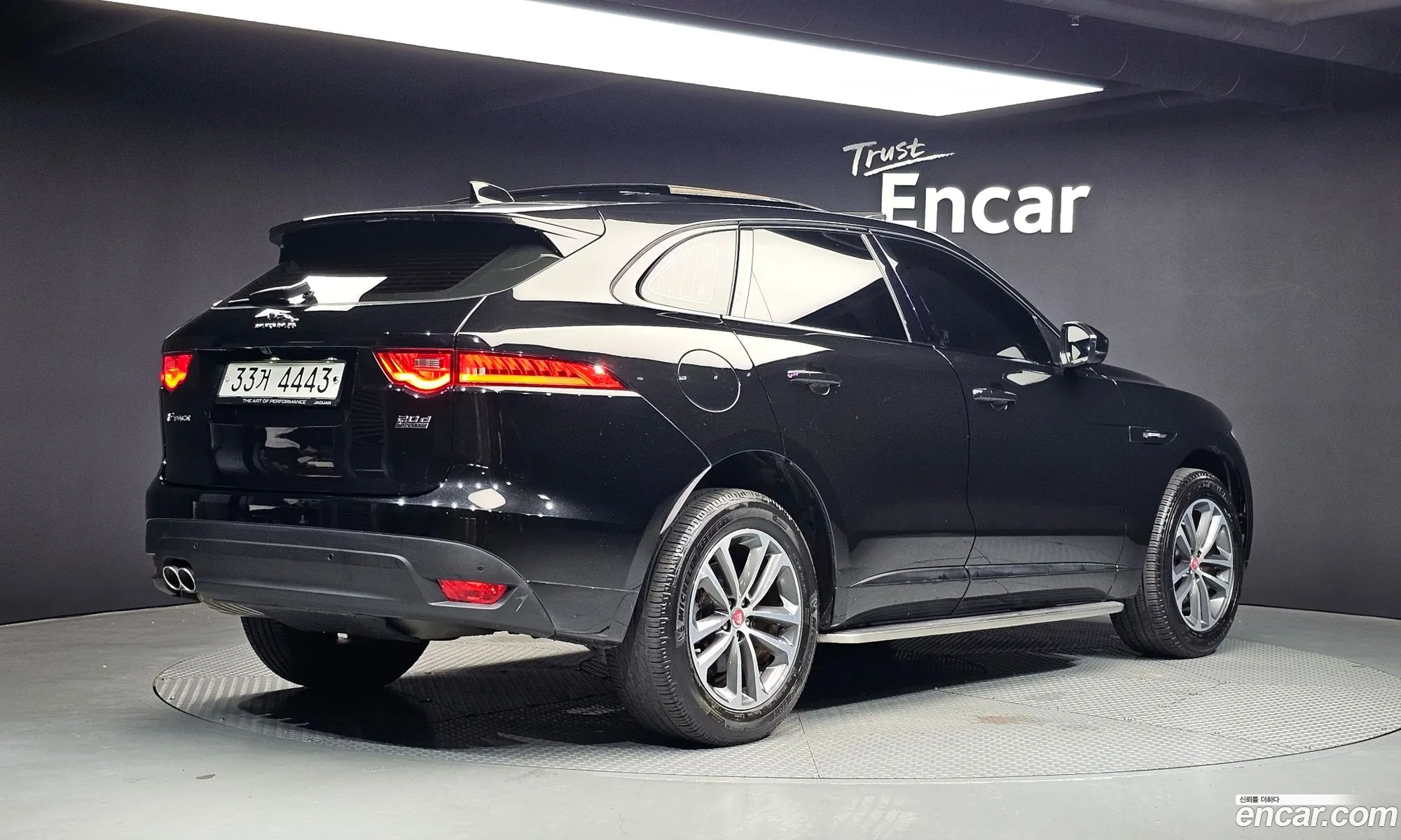 Jaguar F-Pace 2016 SADCA2BN9HA047598 — 19