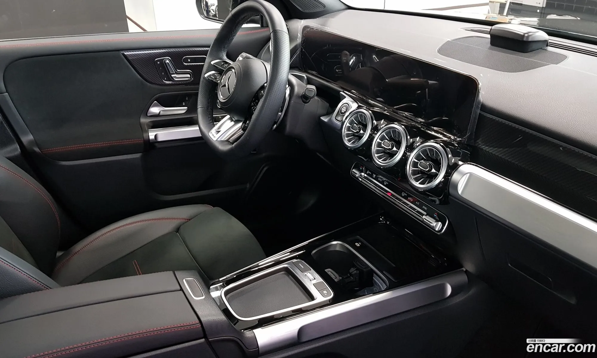 Mercedes-Benz GLB-Class X247 2025 — 14