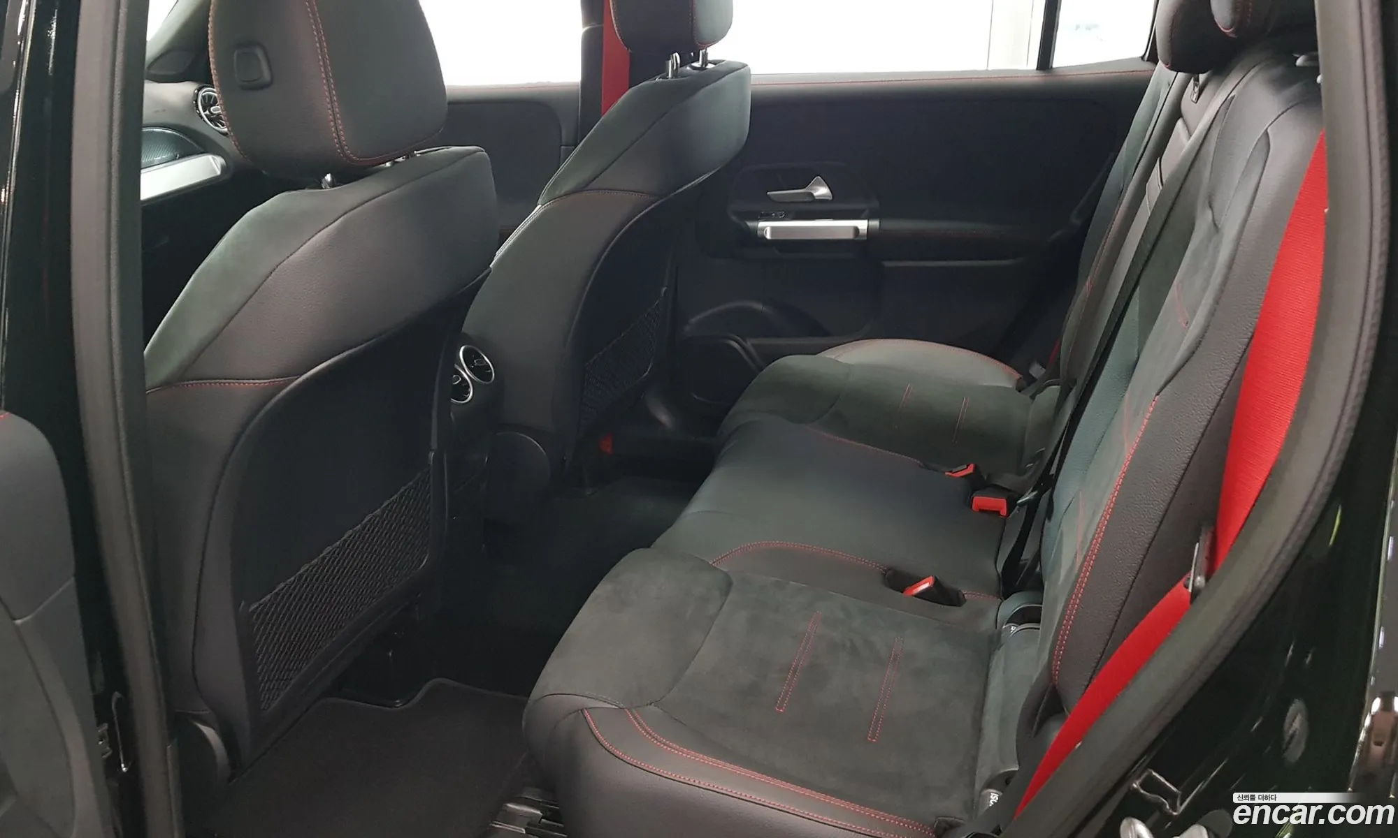 Mercedes-Benz GLB-Class X247 2025 — 2