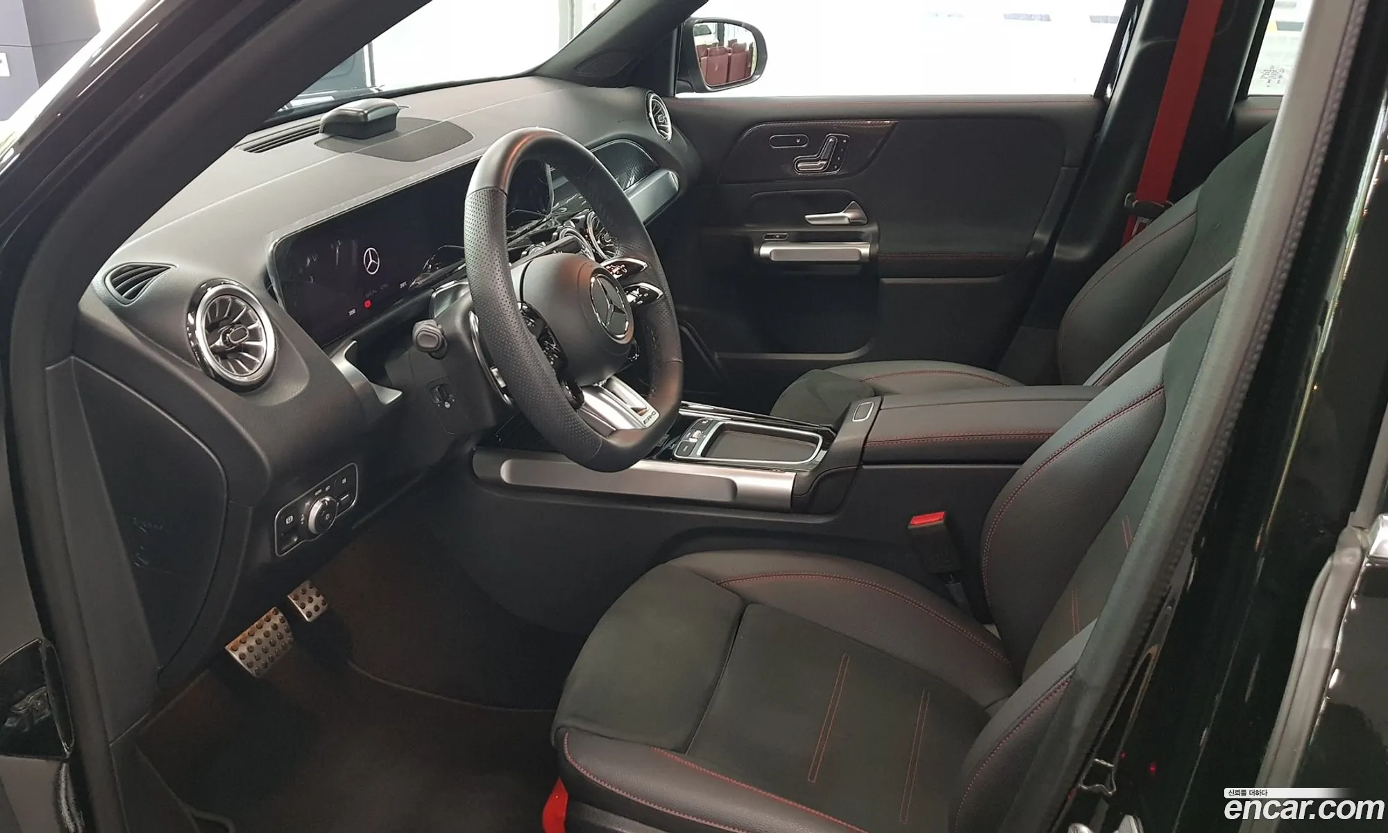 Mercedes-Benz GLB-Class X247 2025 — 12