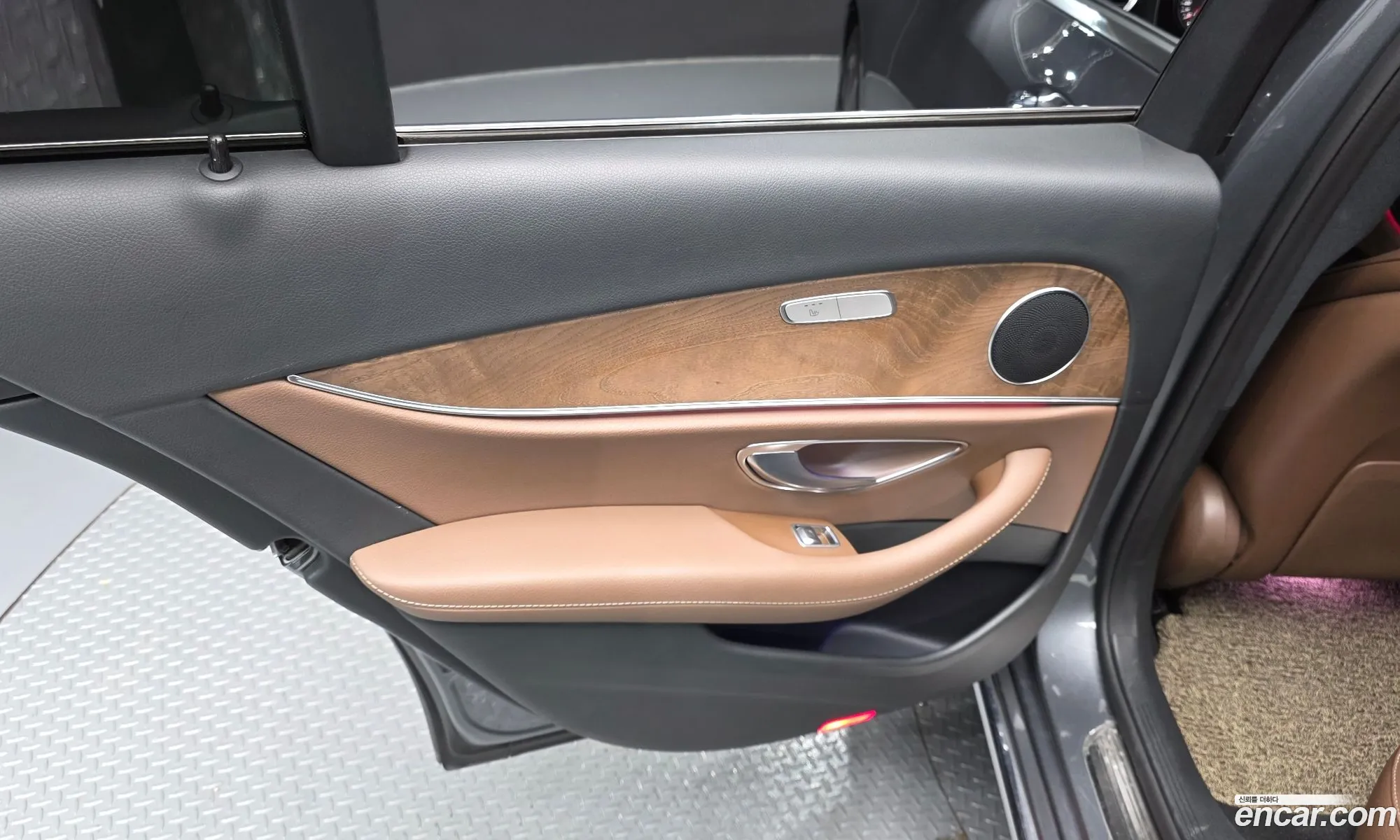 Mercedes-Benz E-Class W213 2017 WDDZF4JB4JA338225 — 13