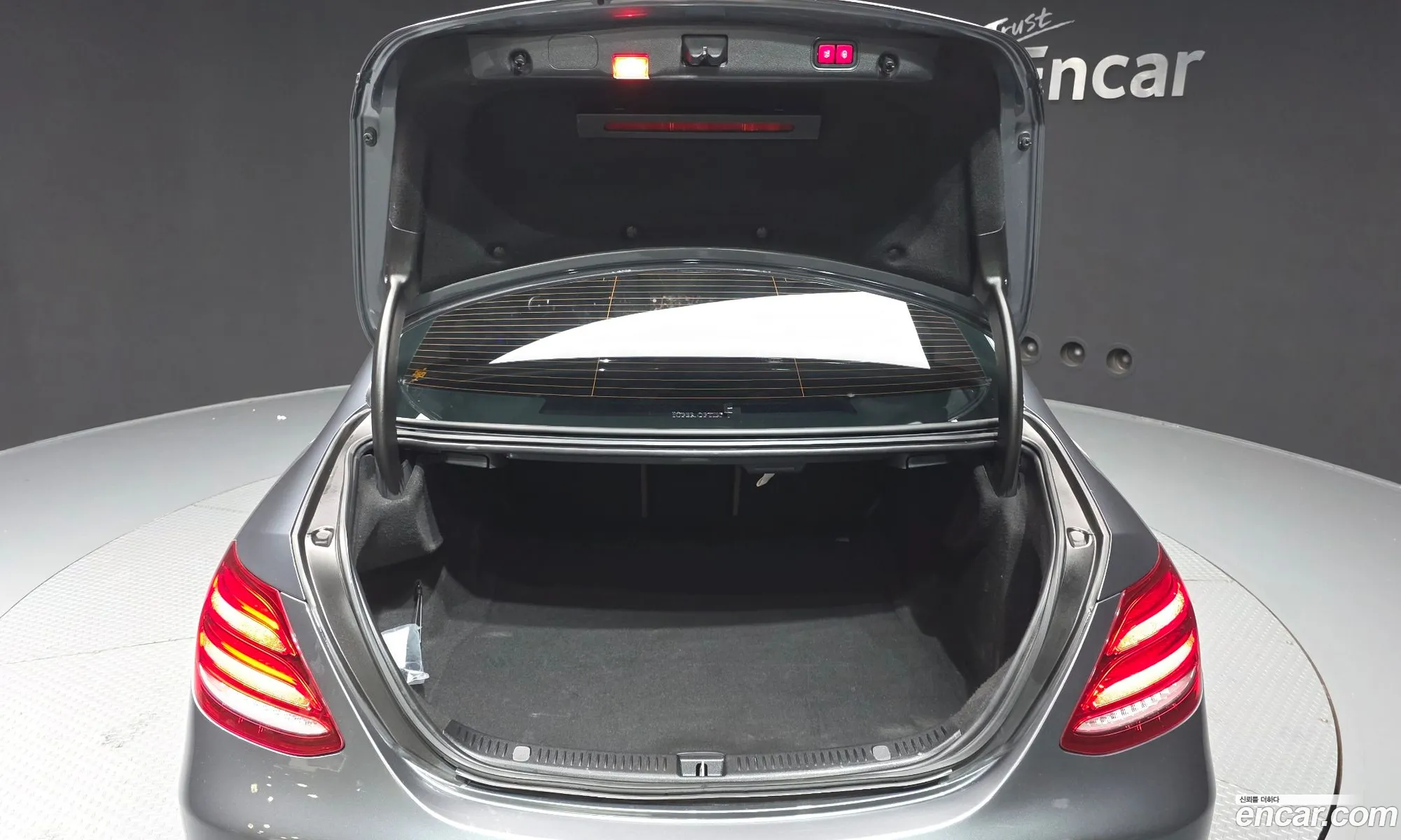 Mercedes-Benz E-Class W213 2017 WDDZF4JB4JA338225 — 11