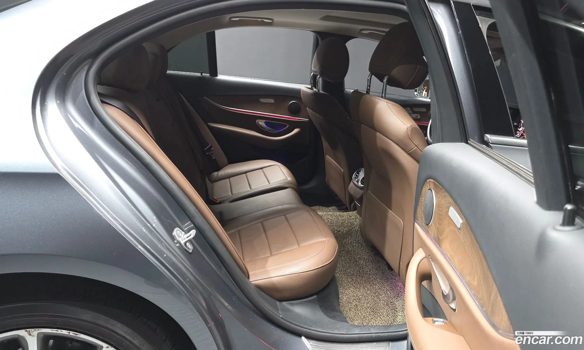 Mercedes-Benz E-Class W213 2017 WDDZF4JB4JA338225 — 16
