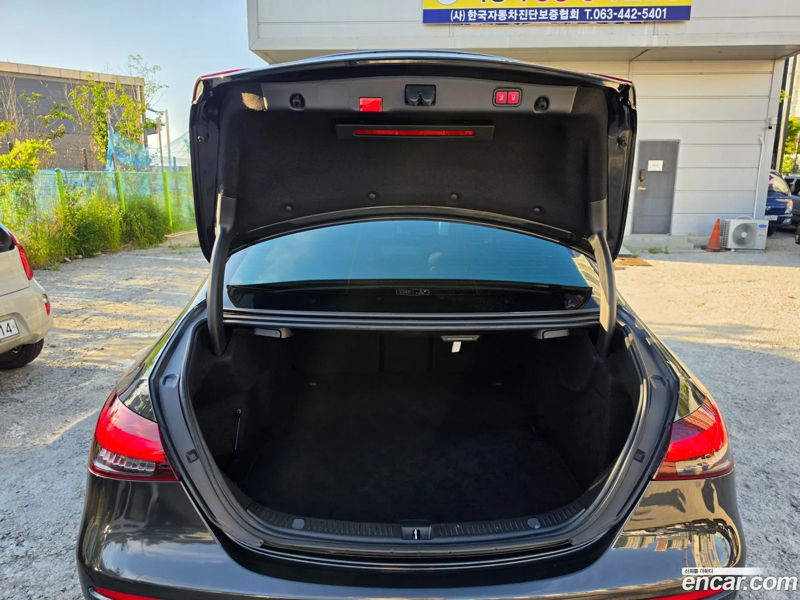 Mercedes-Benz E-Class W213 2022 — 12