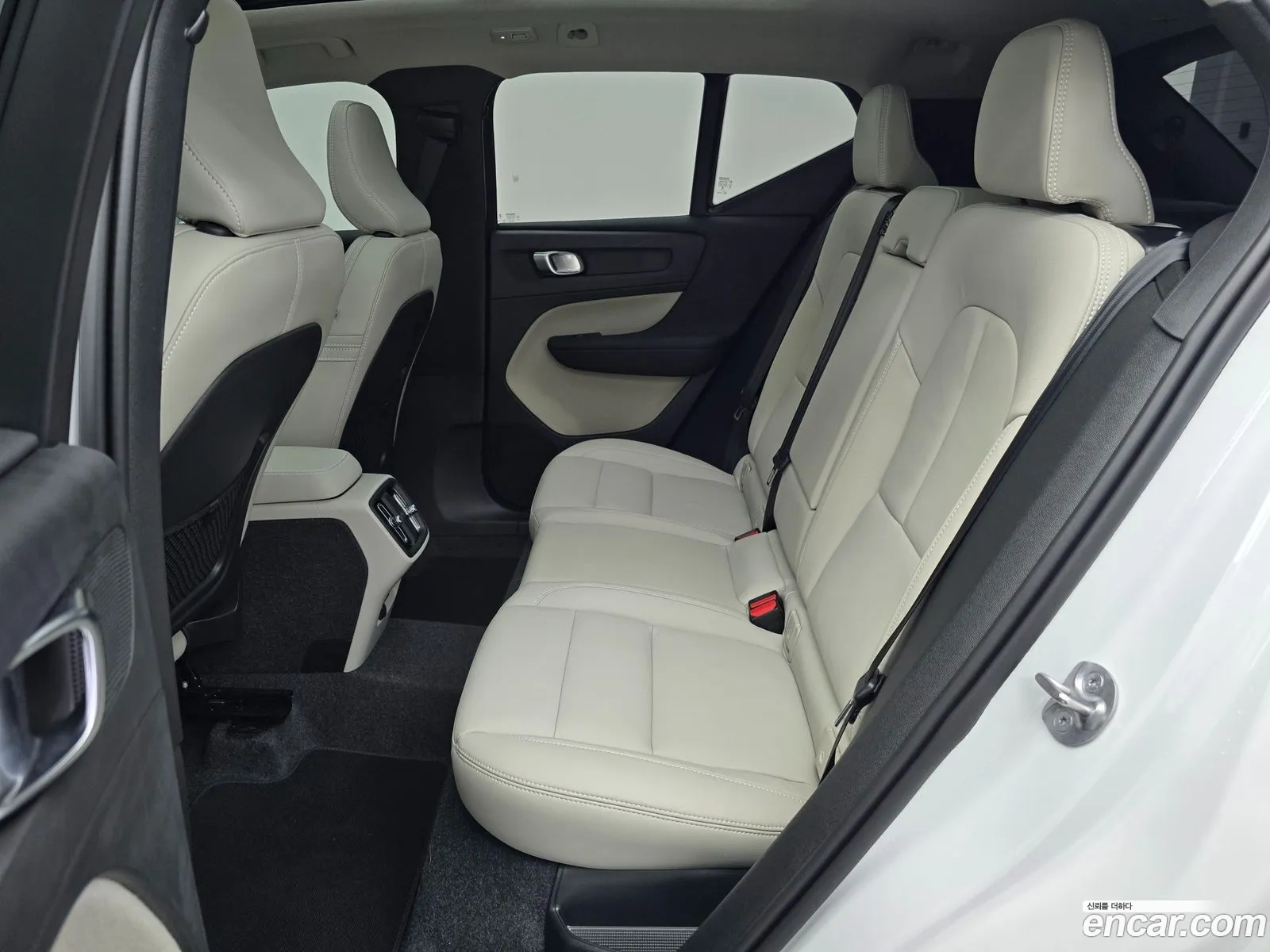 Volvo XC40 2025 — 17