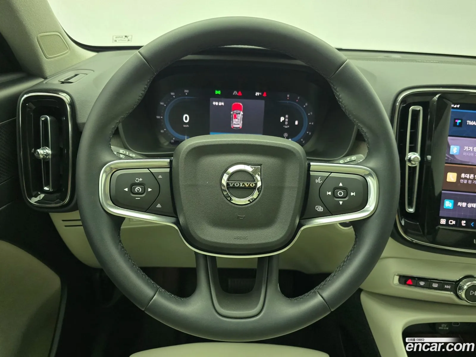 Volvo XC40 2025 — 18