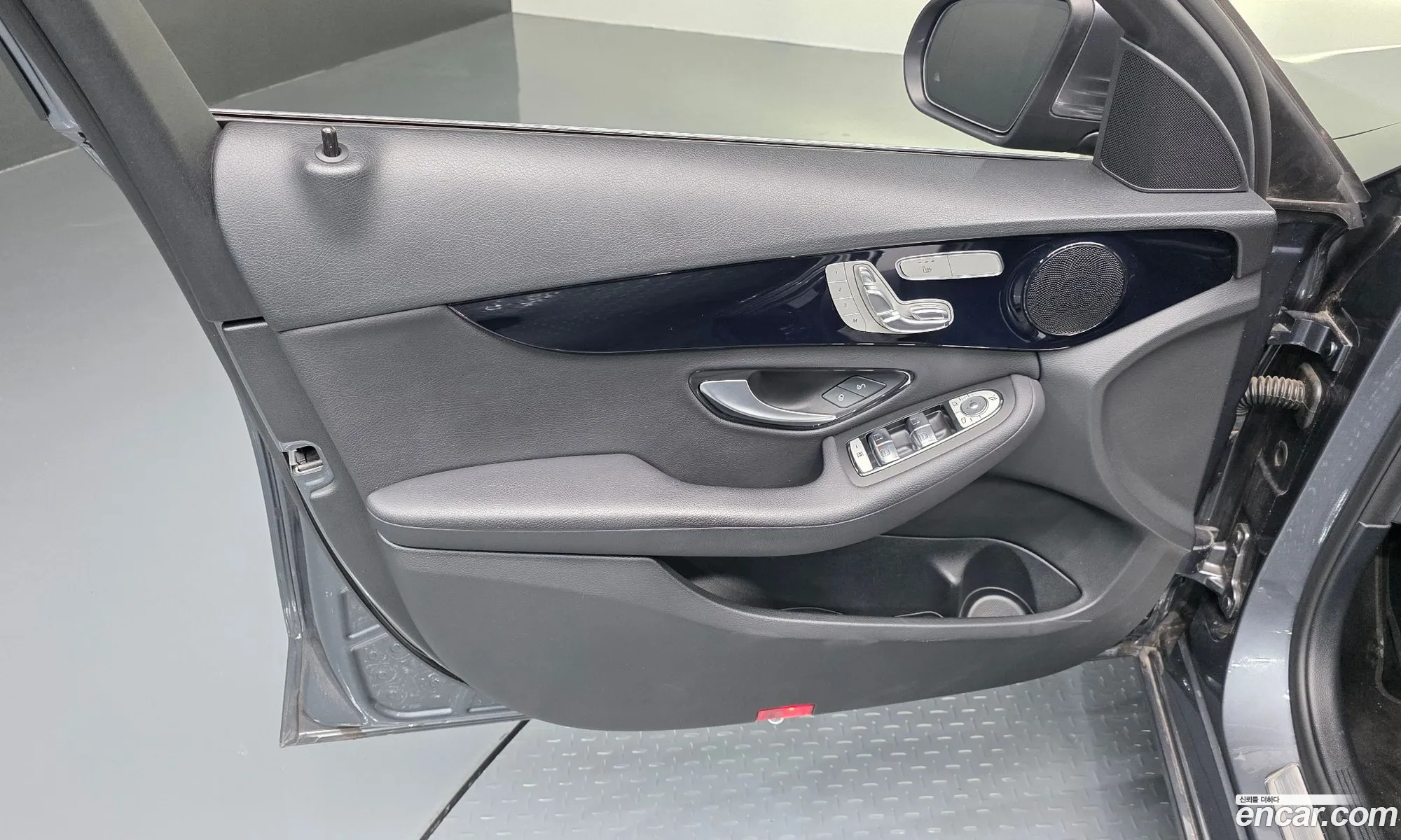 Mercedes-Benz C-Class W205 2019 — 25