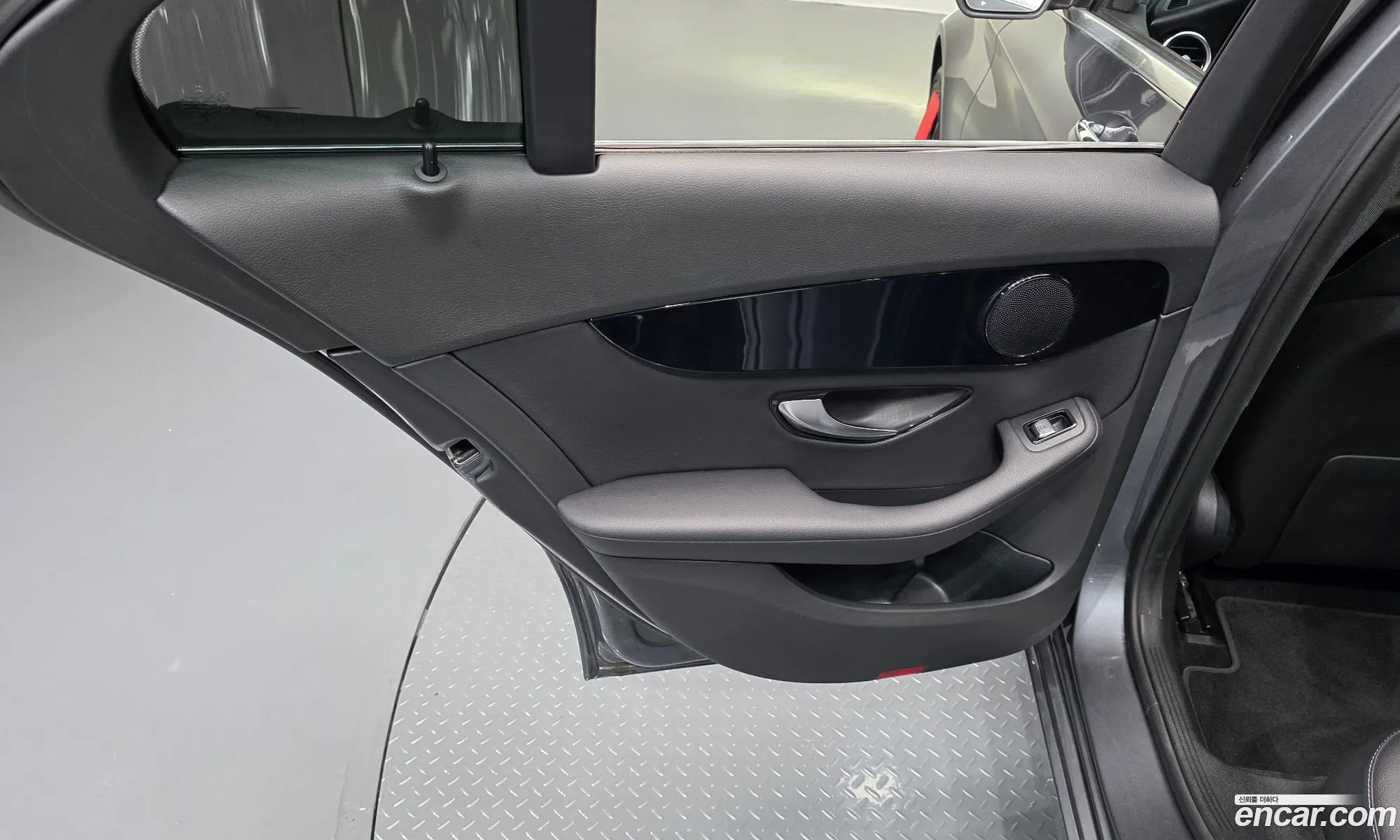 Mercedes-Benz C-Class W205 2019 — 19