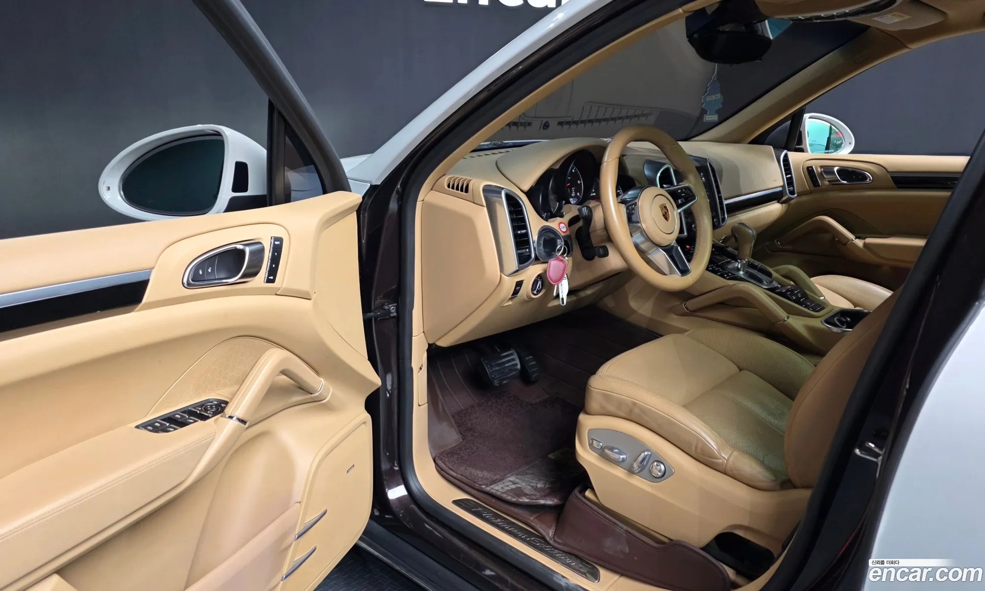 Porsche Cayenne 2017 WP1AF2927HLA32648 — 13