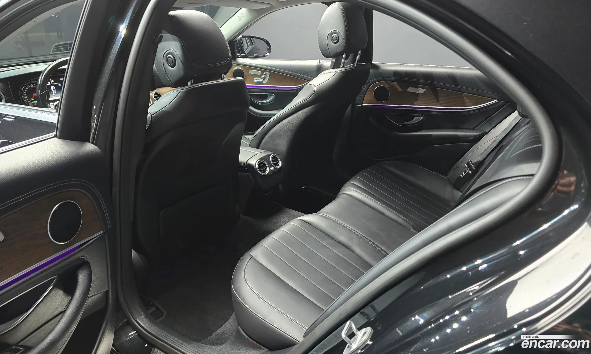 Mercedes-Benz E-Class W213 2019 WDDZF0FB3KA693549 — 33