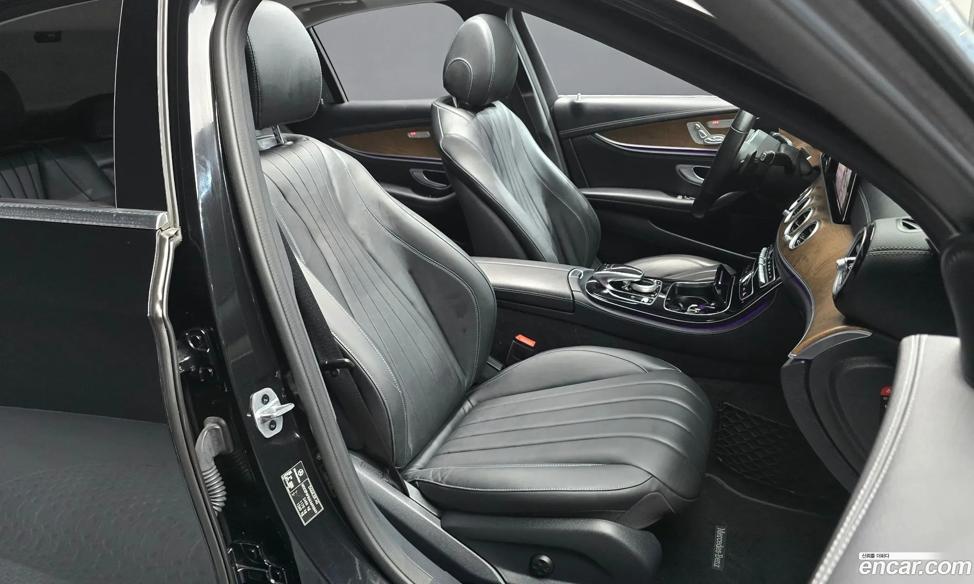 Mercedes-Benz E-Class W213 2019 WDDZF0FB3KA693549 — 31