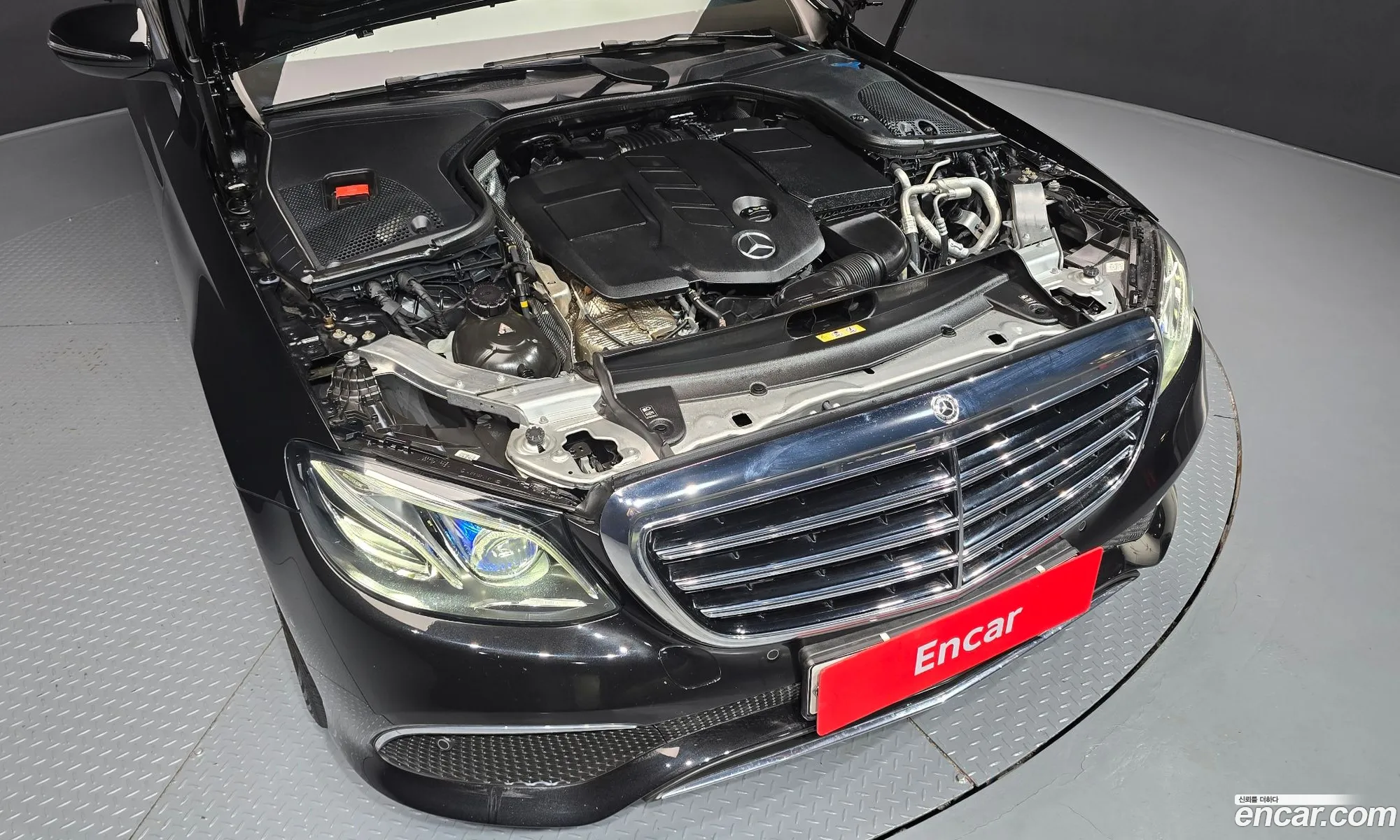 Mercedes-Benz E-Class W213 2019 WDDZF0FB3KA693549 — 32
