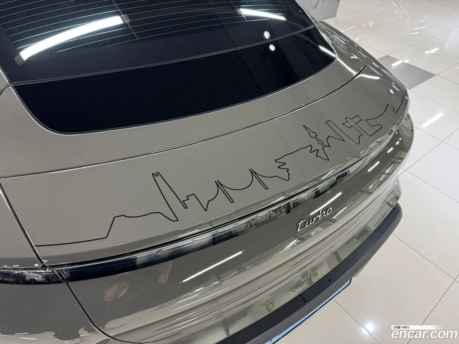 Porsche Taycan 2025 — 3