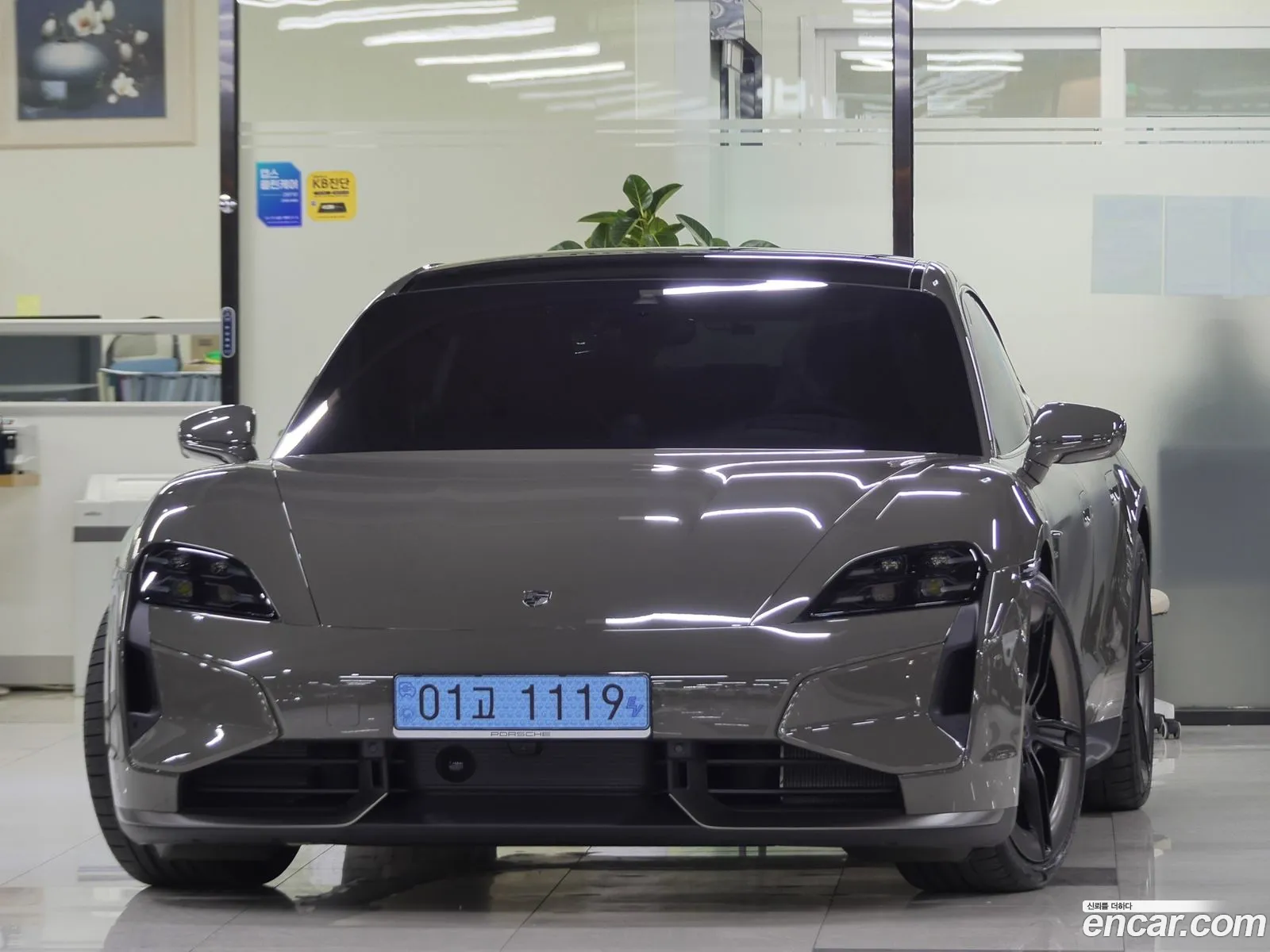 Porsche Taycan 2025 — 14