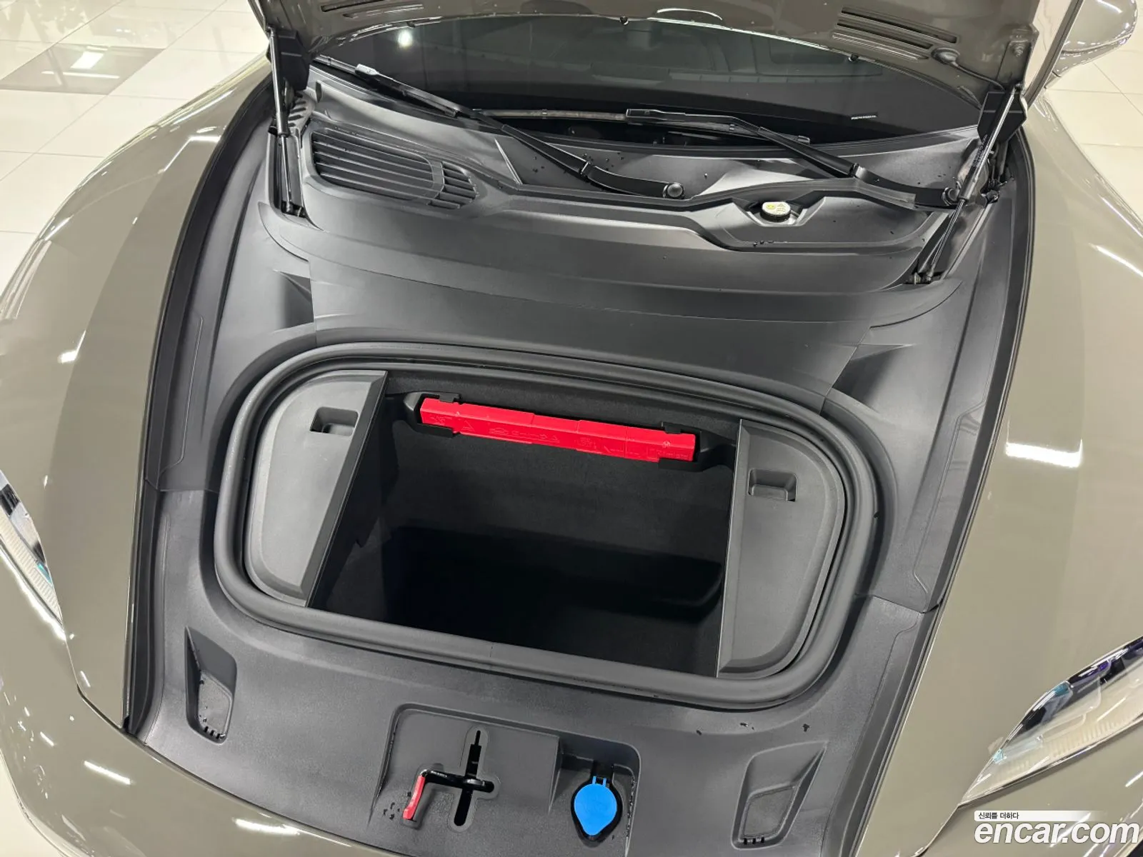 Porsche Taycan 2025 — 16