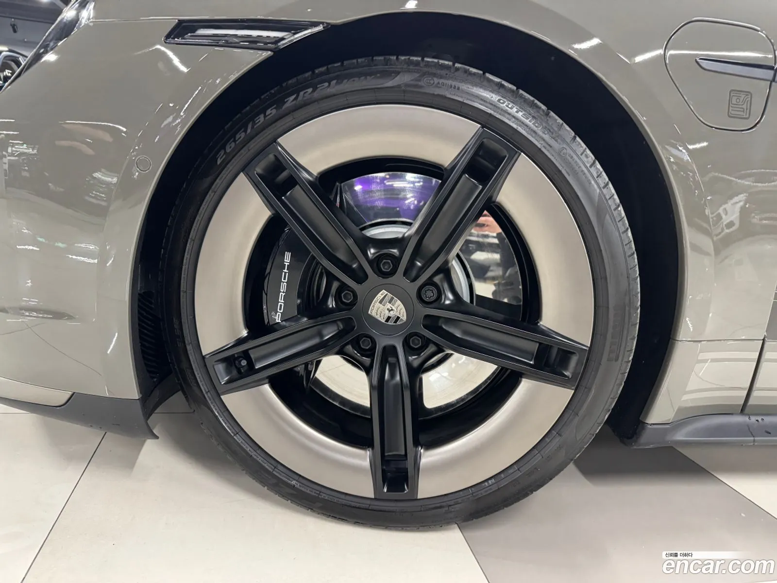 Porsche Taycan 2025 — 4