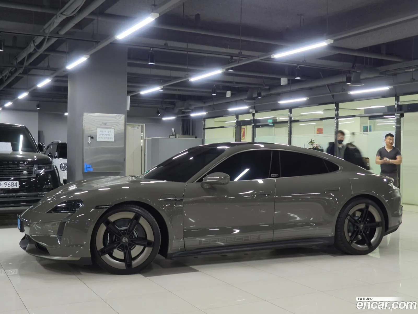 Porsche Taycan 2025 — 6