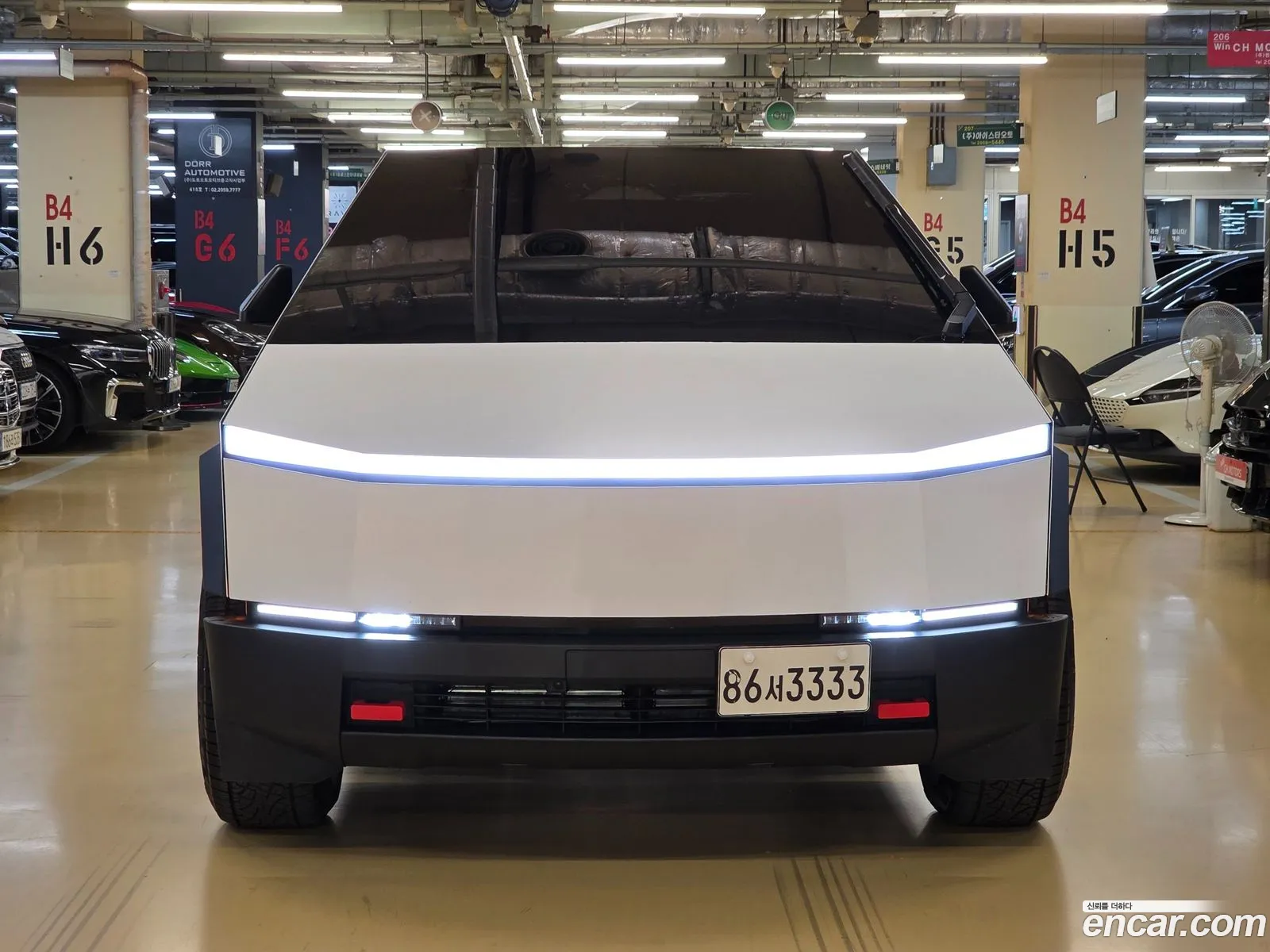 Tesla Cybertruck 2025 — 20
