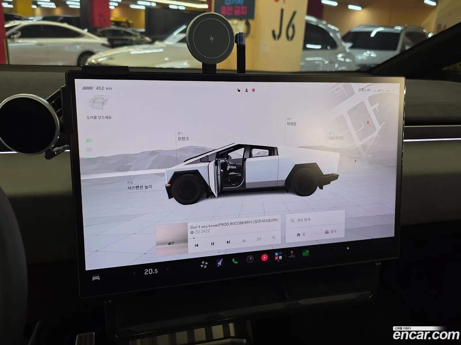 Tesla Cybertruck 2025 — 7