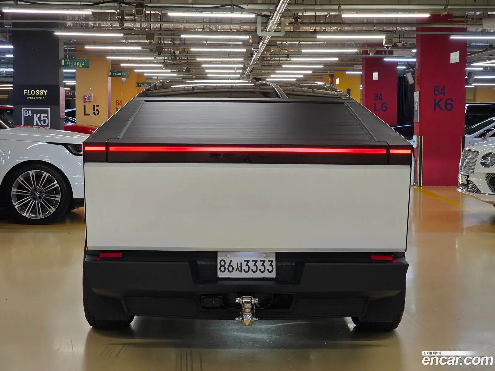 Tesla Cybertruck 2025 — 3