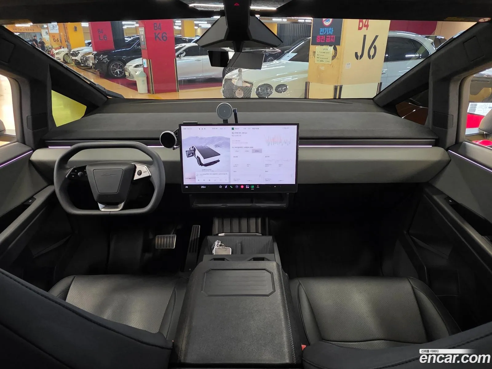 Tesla Cybertruck 2025 — 17