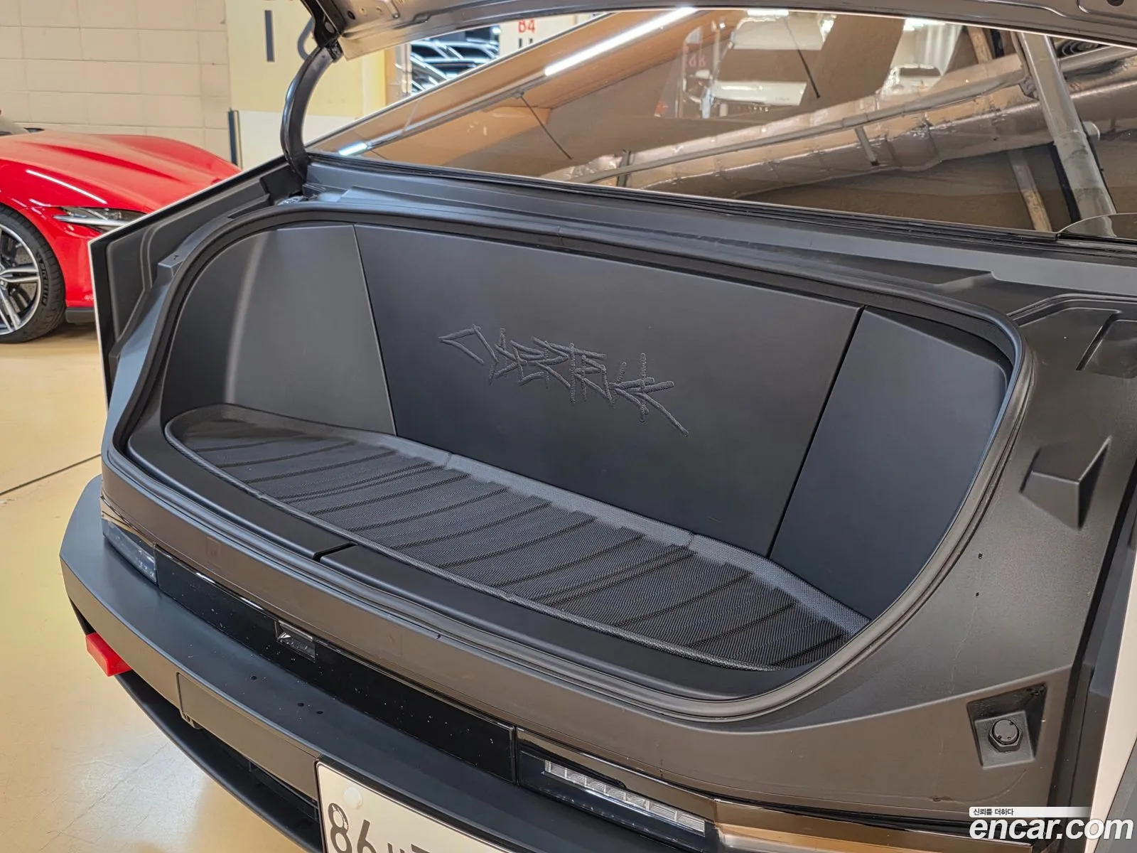 Tesla Cybertruck 2025 — 14