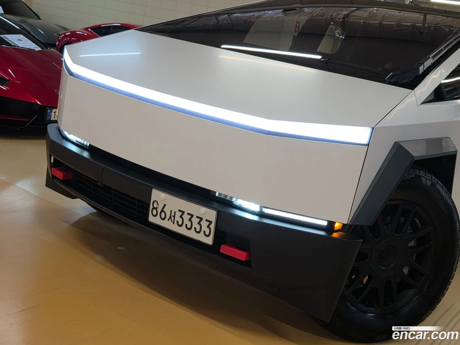 Tesla Cybertruck 2025 — 9