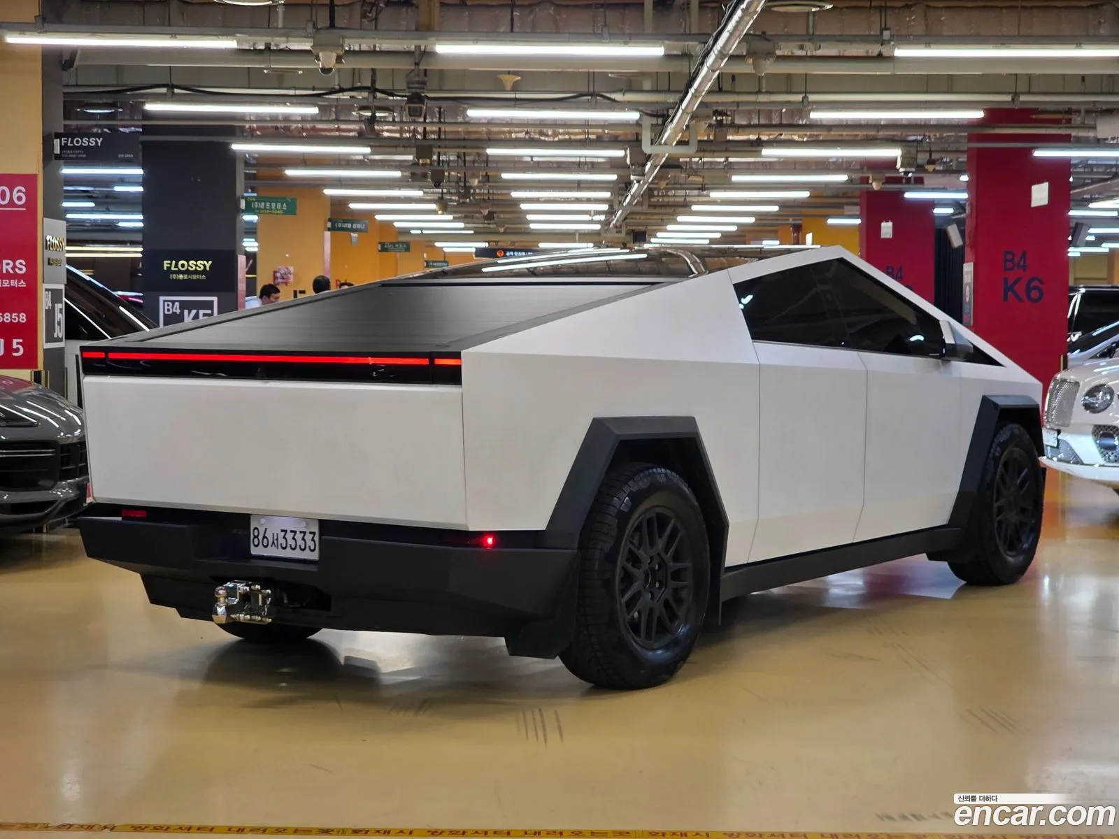 Tesla Cybertruck 2025 — 13