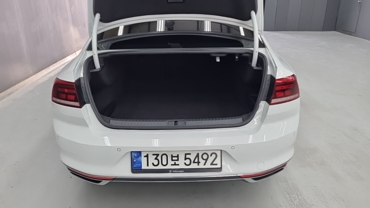 Volkswagen Passat GT 2021 — 17