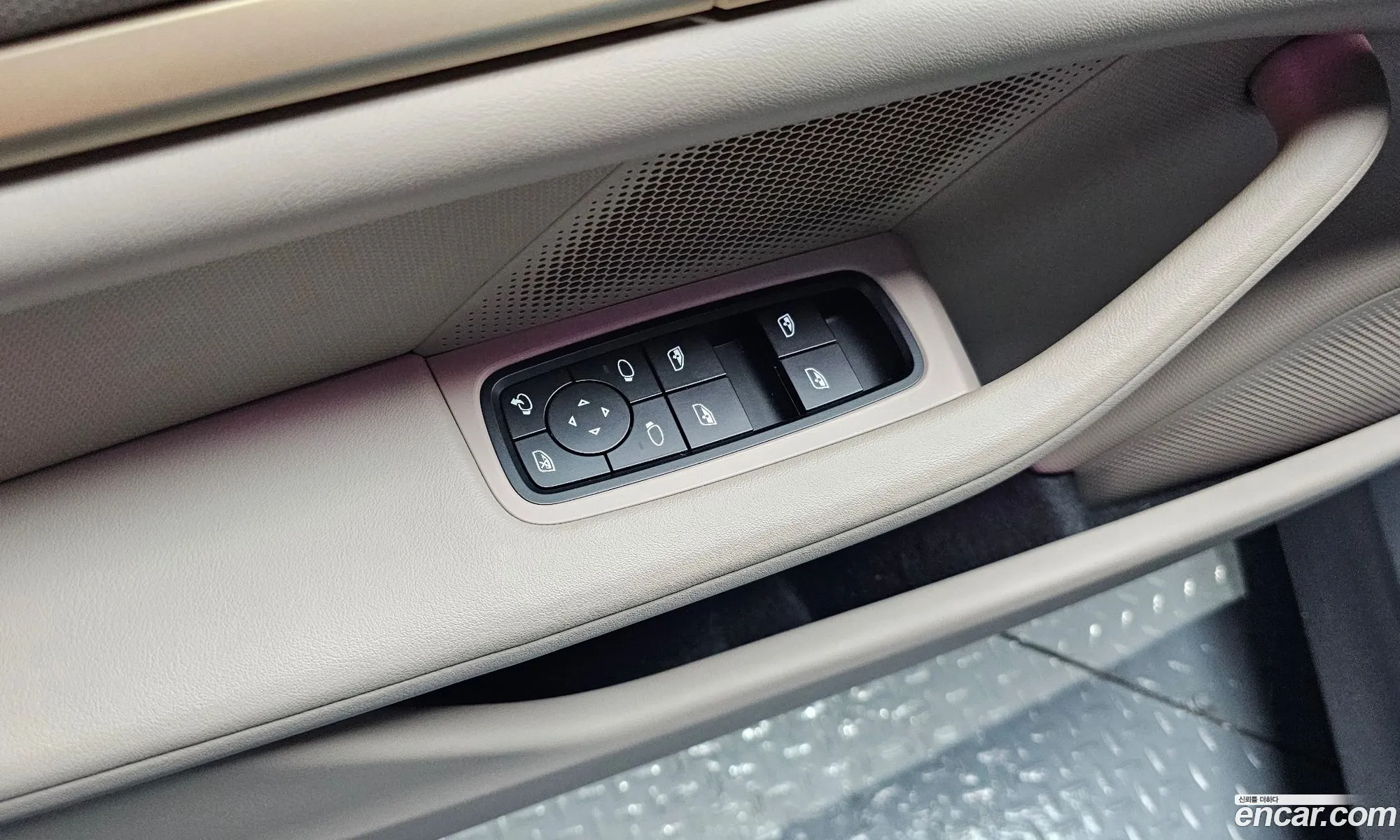 Porsche Taycan 2023 — 24