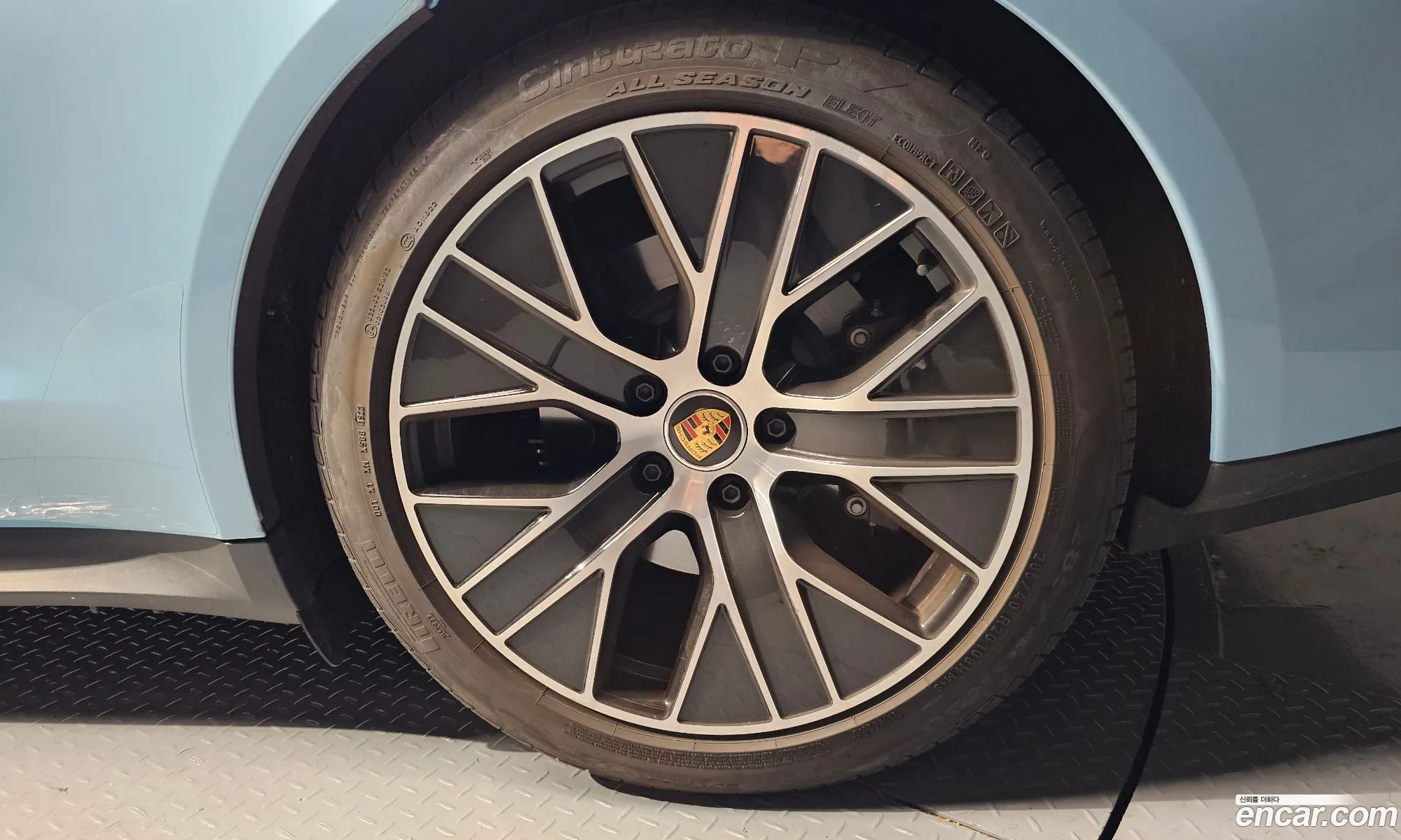 Porsche Taycan 2023 — 13
