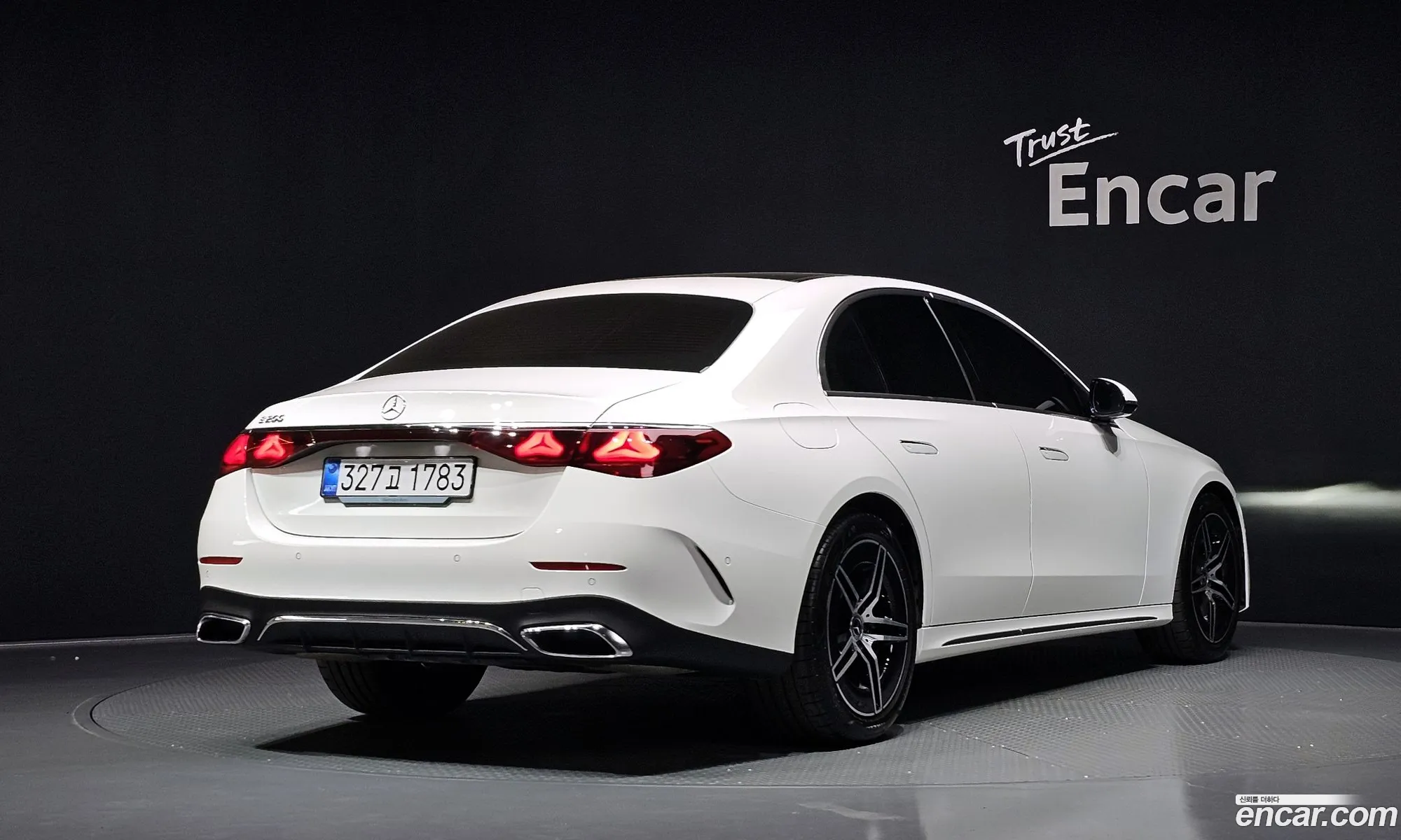 Mercedes-Benz E-Class W214 2026 — 10
