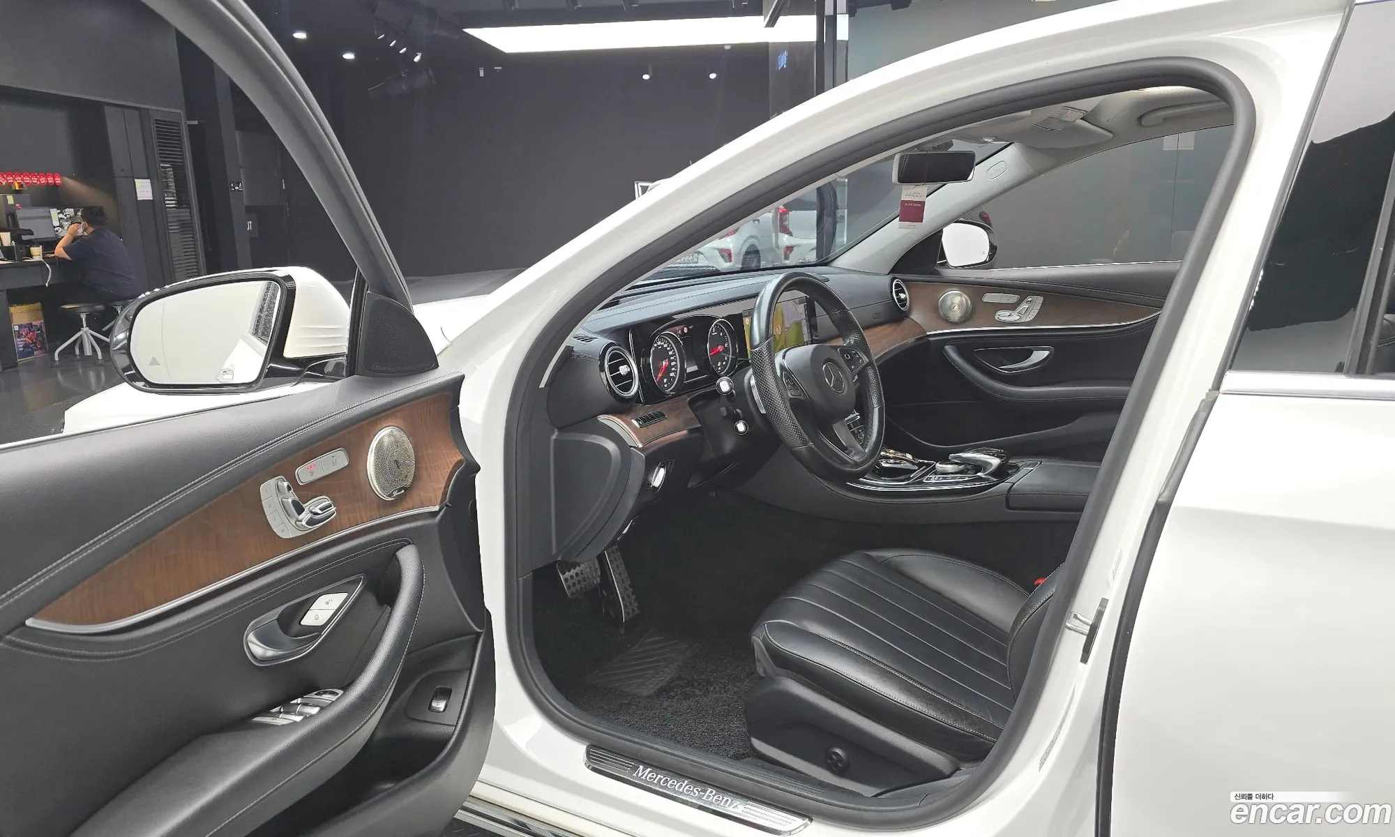 Mercedes-Benz E-Class W213 2017 WDDZF0EB8HA094267 — 10