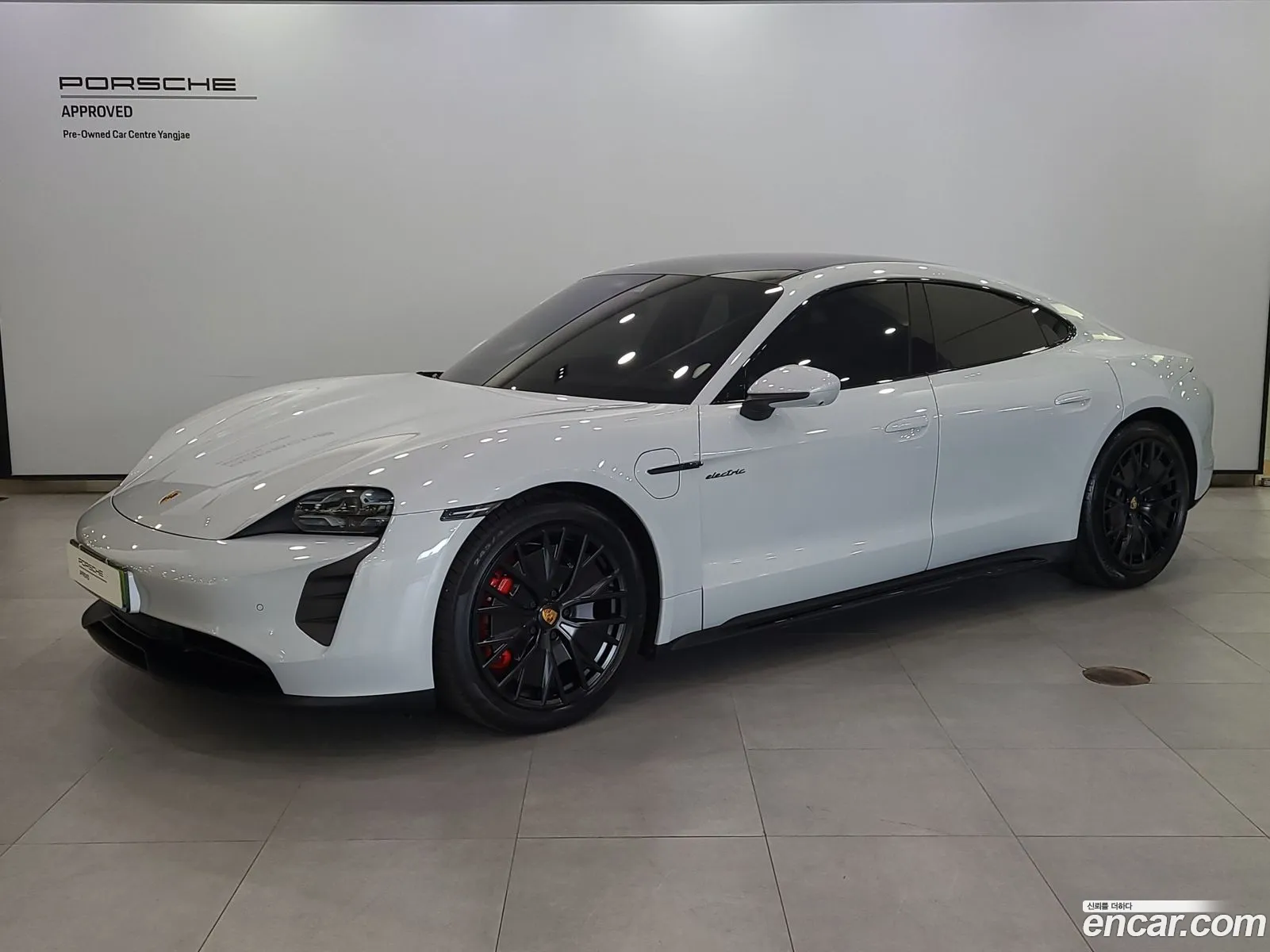 Porsche Taycan 2024 — 18