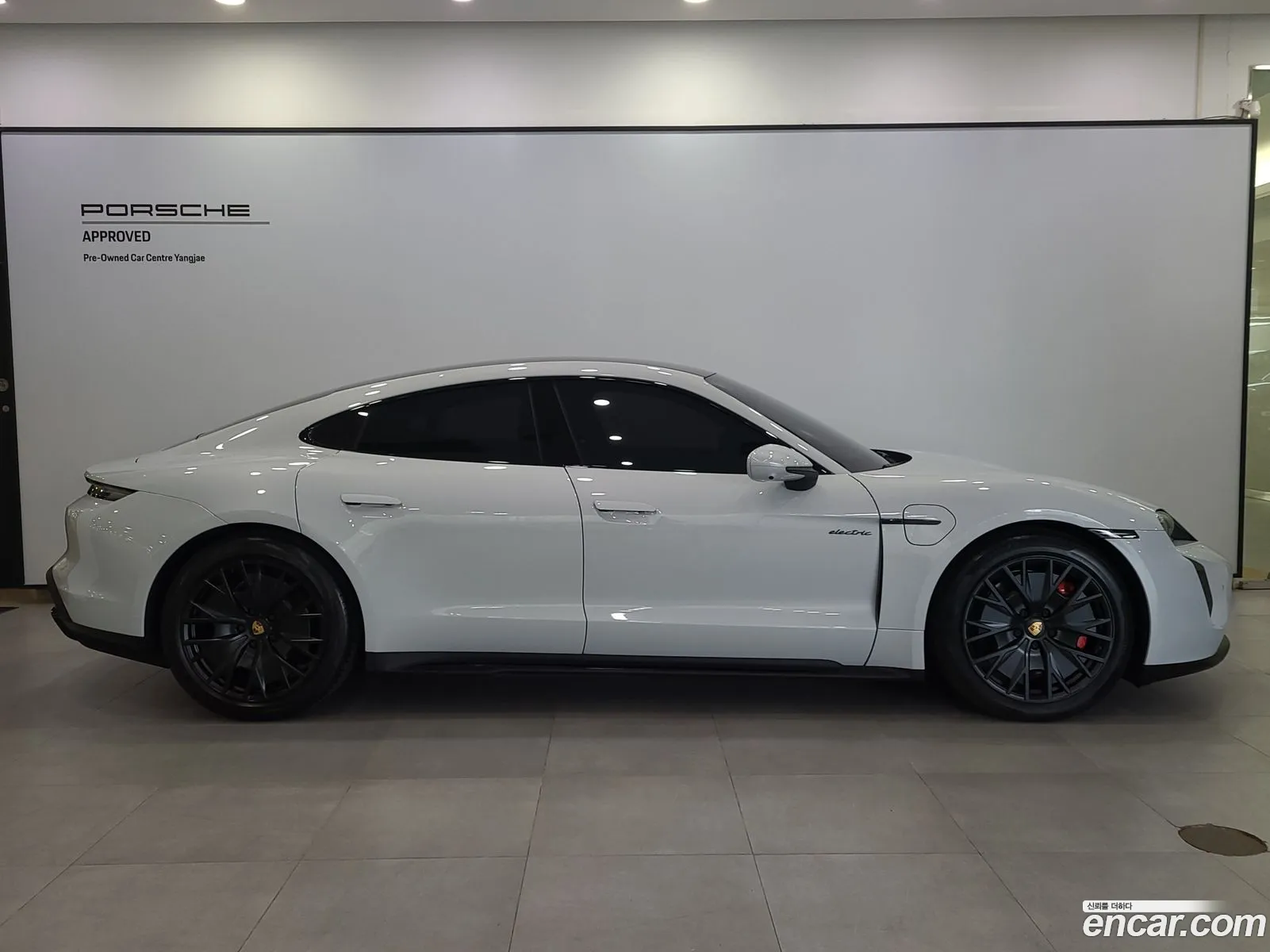 Porsche Taycan 2024 — 17