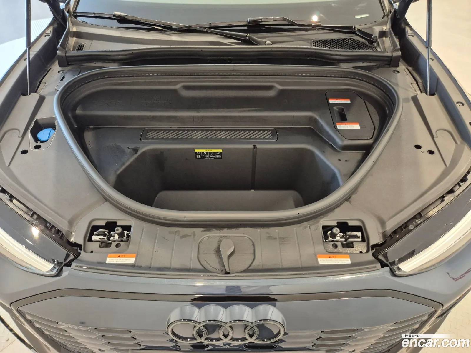 Audi SQ6 e-tron 2025 — 12