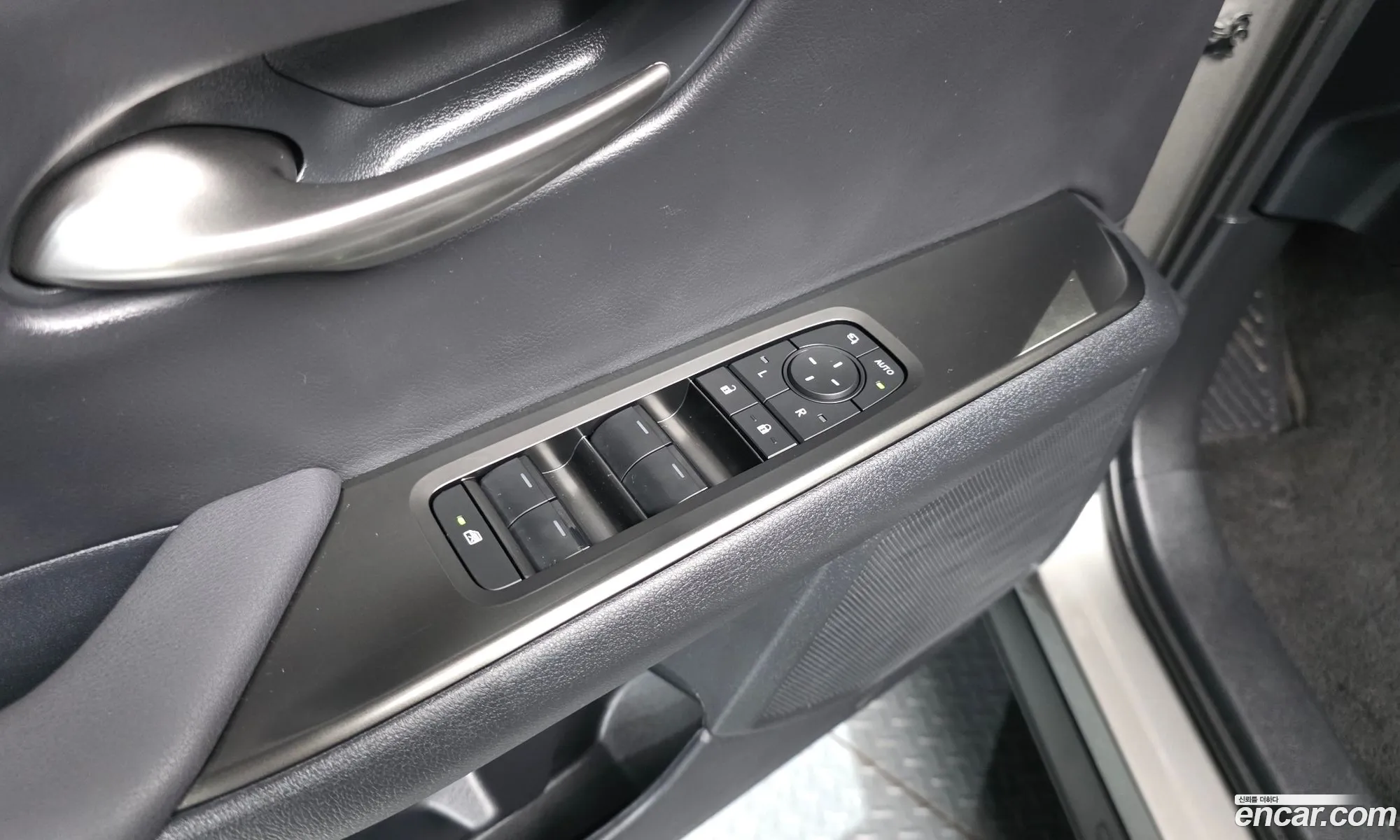 Lexus UX300h 2024 JTHYBJAH888888888 — 4